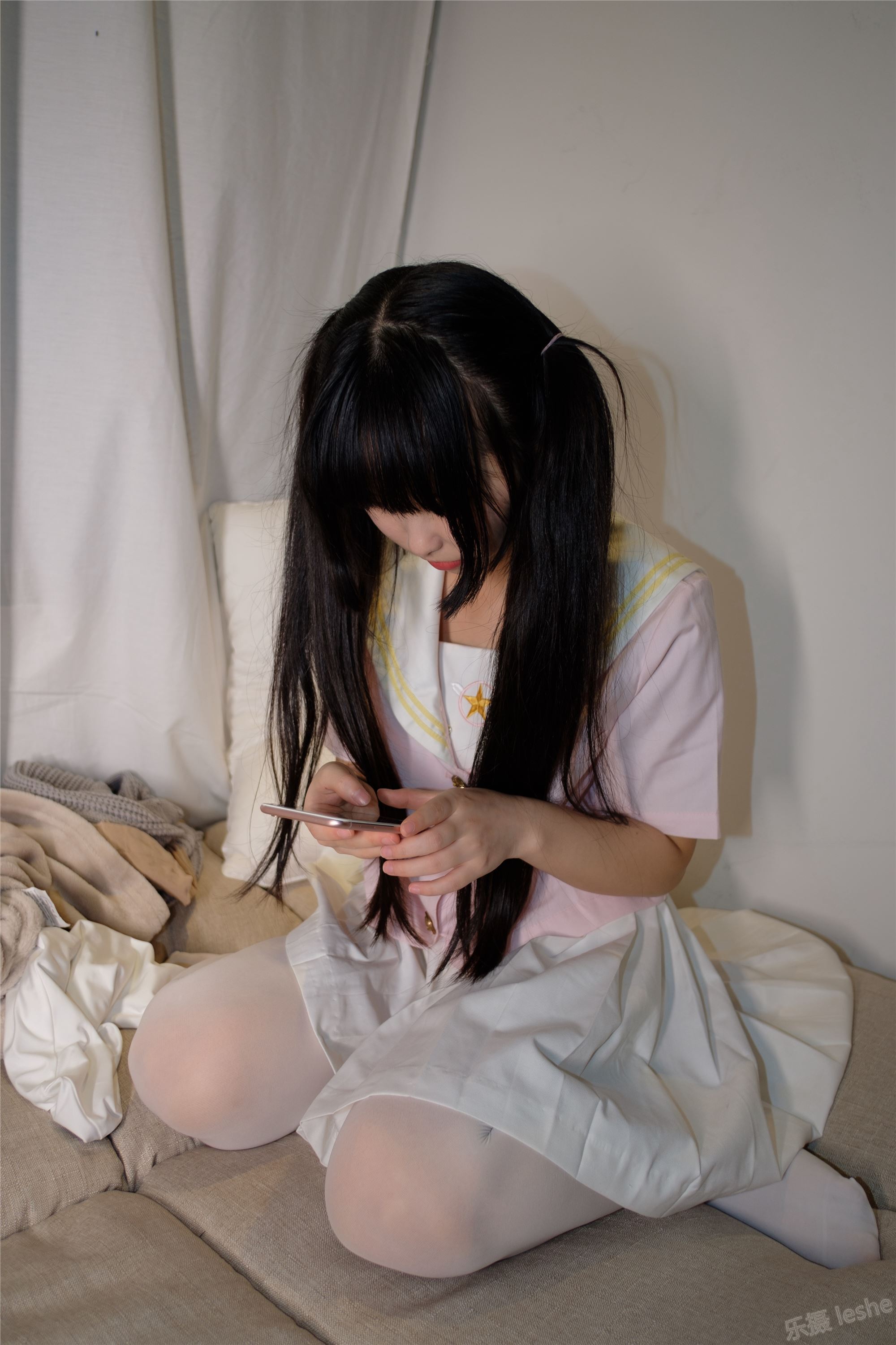 [森萝财团]萝莉丝足写真 ALPHA-012 酒店粉红女孩SM白丝