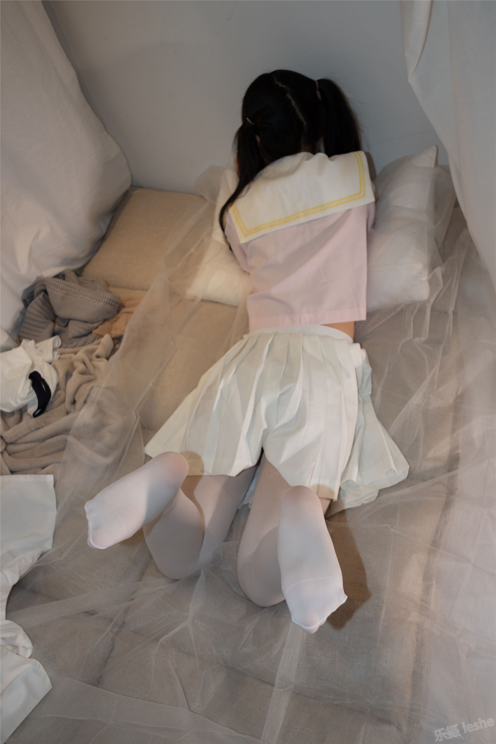 [森萝财团]萝莉丝足写真 ALPHA-012 酒店粉红女孩SM白丝