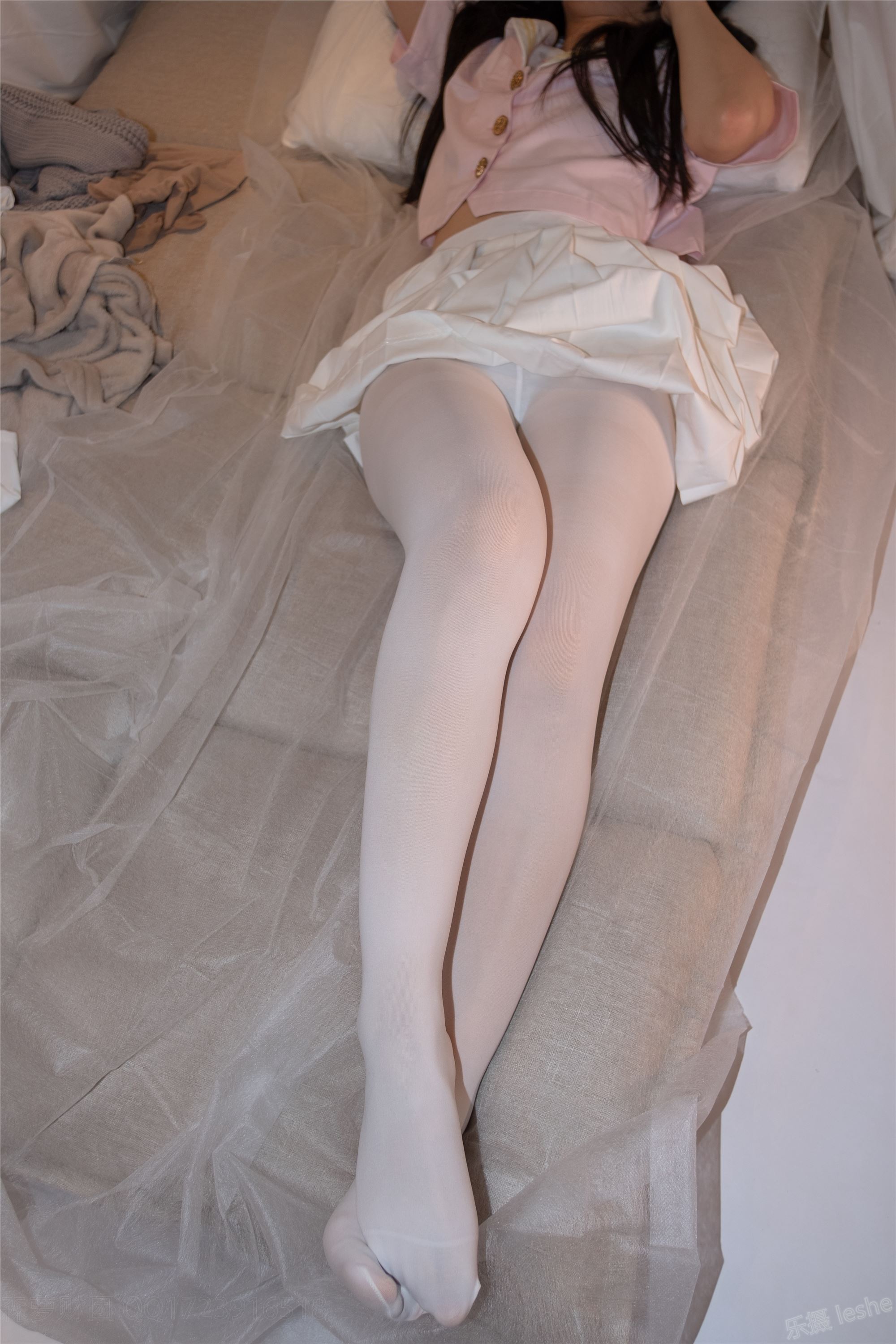 [森萝财团]萝莉丝足写真 ALPHA-012 酒店粉红女孩SM白丝