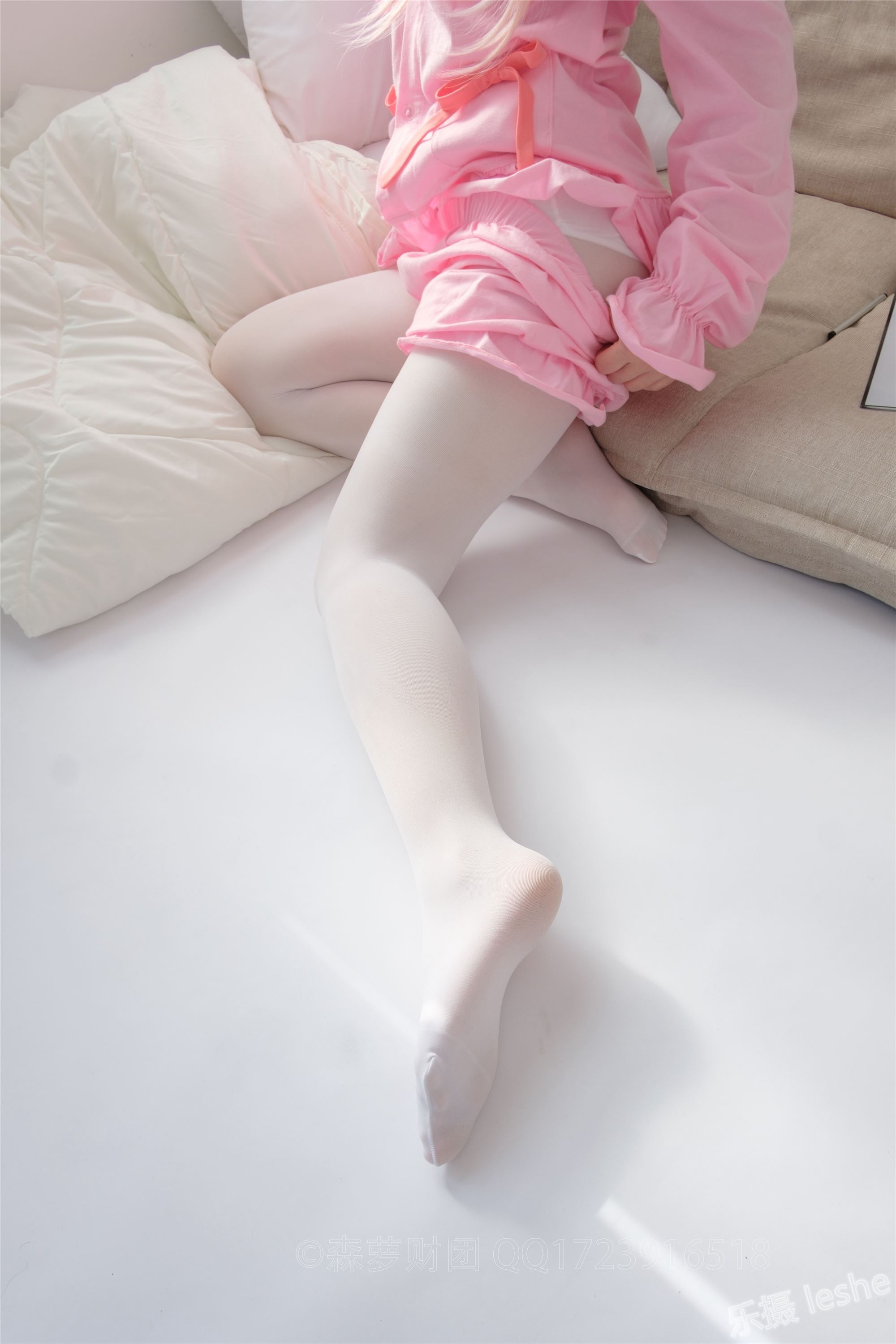 [森萝财团]萝莉丝足写真 ALPHA-015 白发魔女传