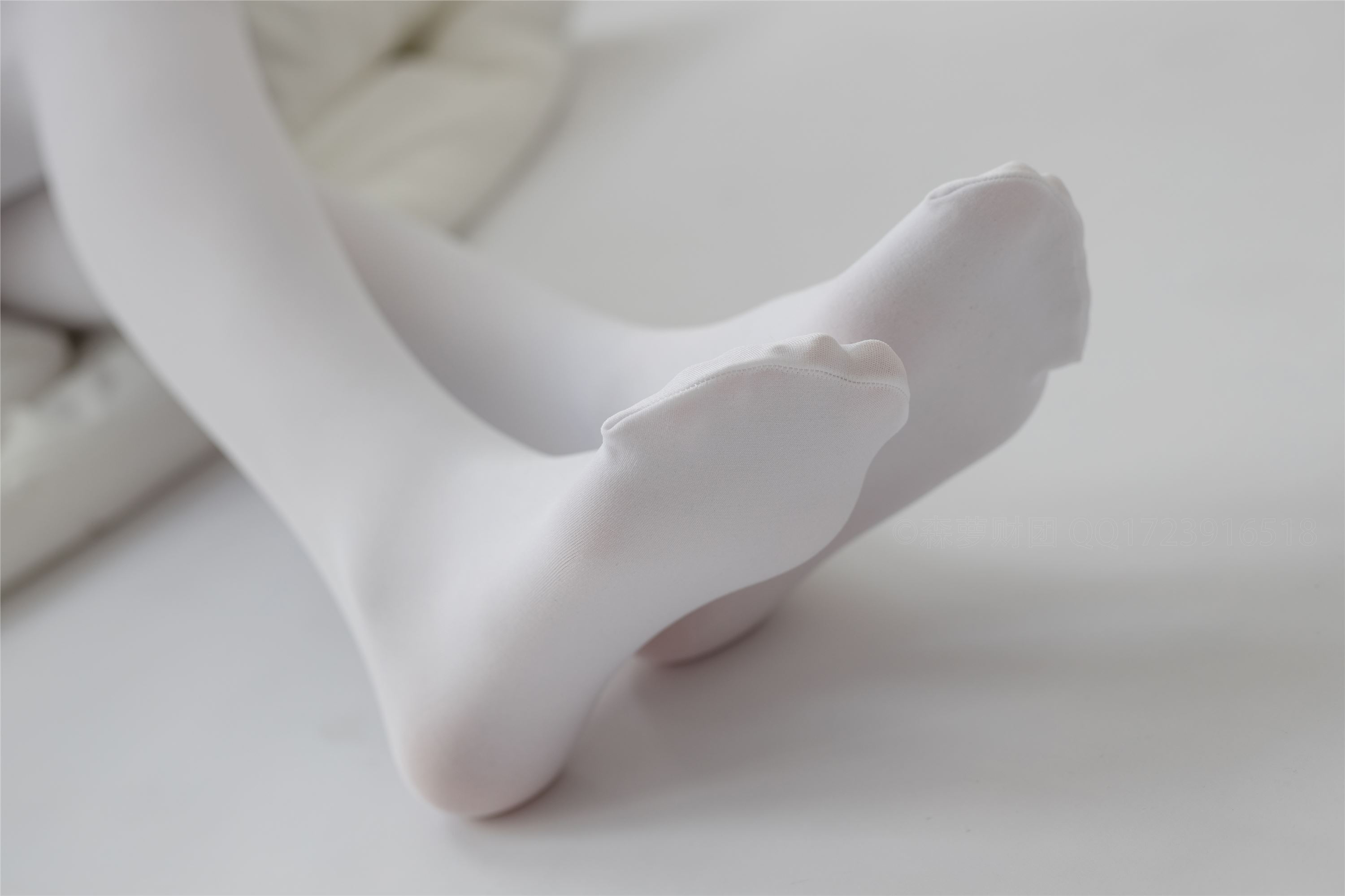 [森萝财团]萝莉丝足写真 ALPHA-016