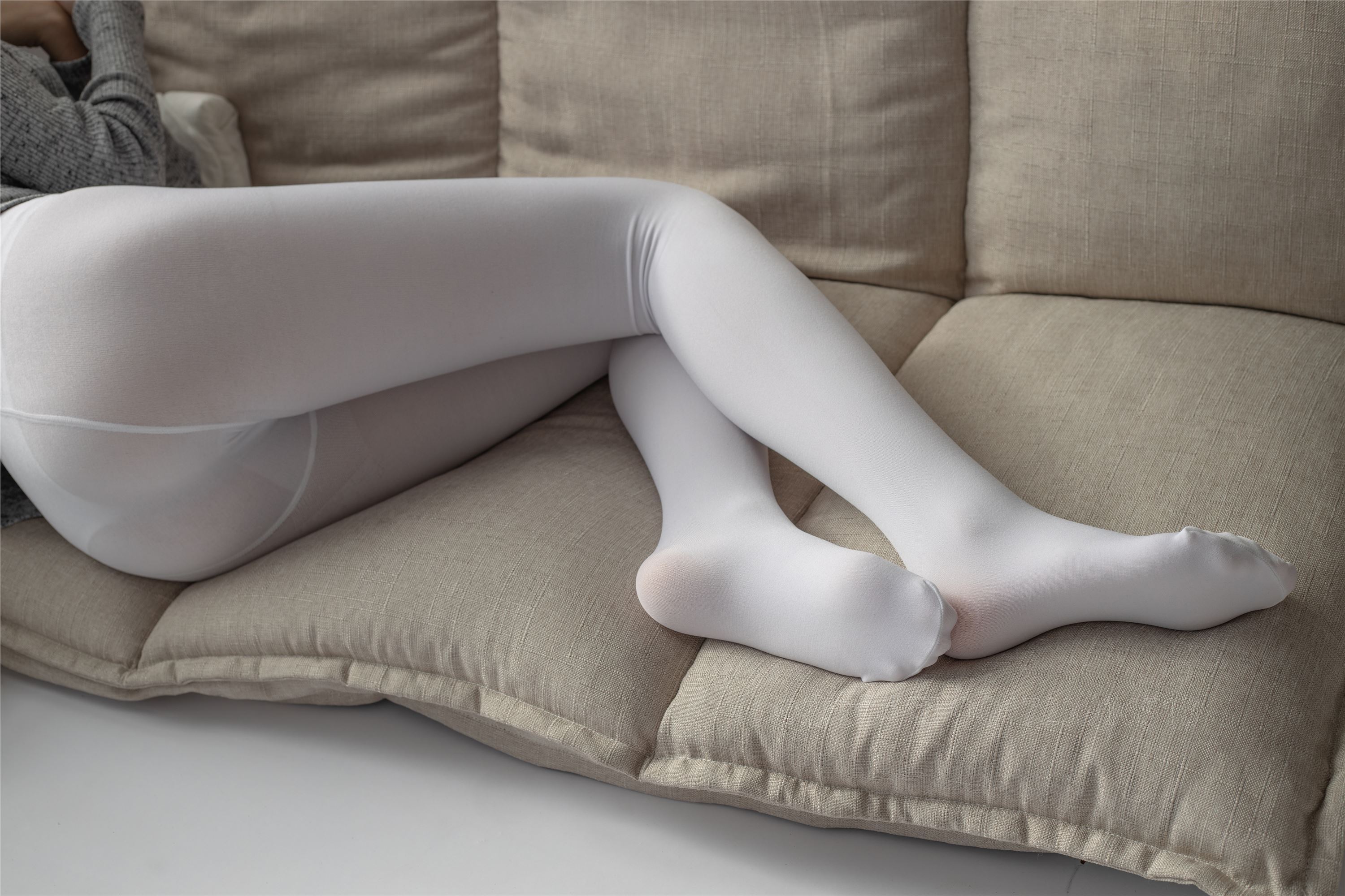 [森萝财团]萝莉丝足写真 ALPHA-016