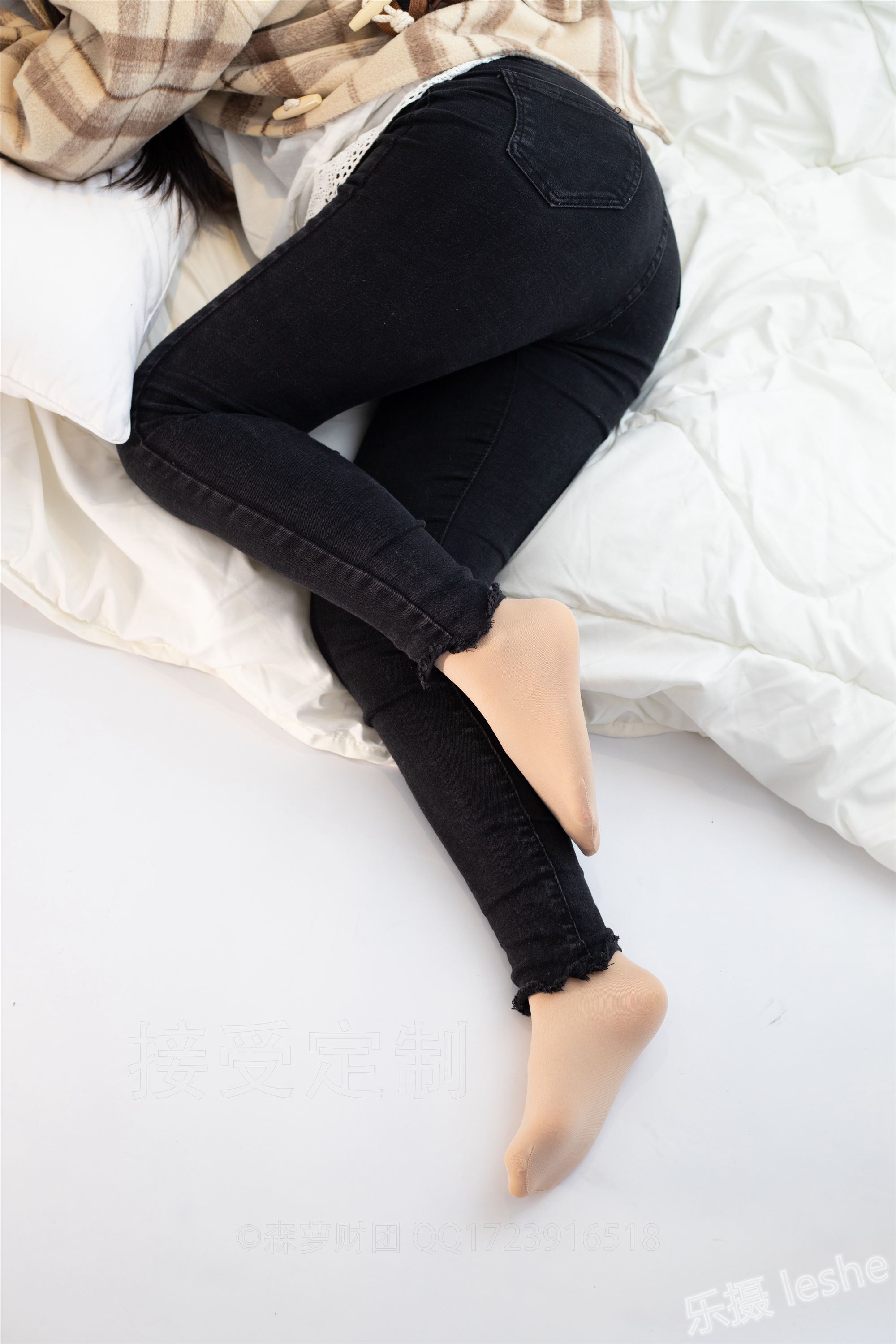 [森萝财团]萝莉丝足写真 ALPHA-018