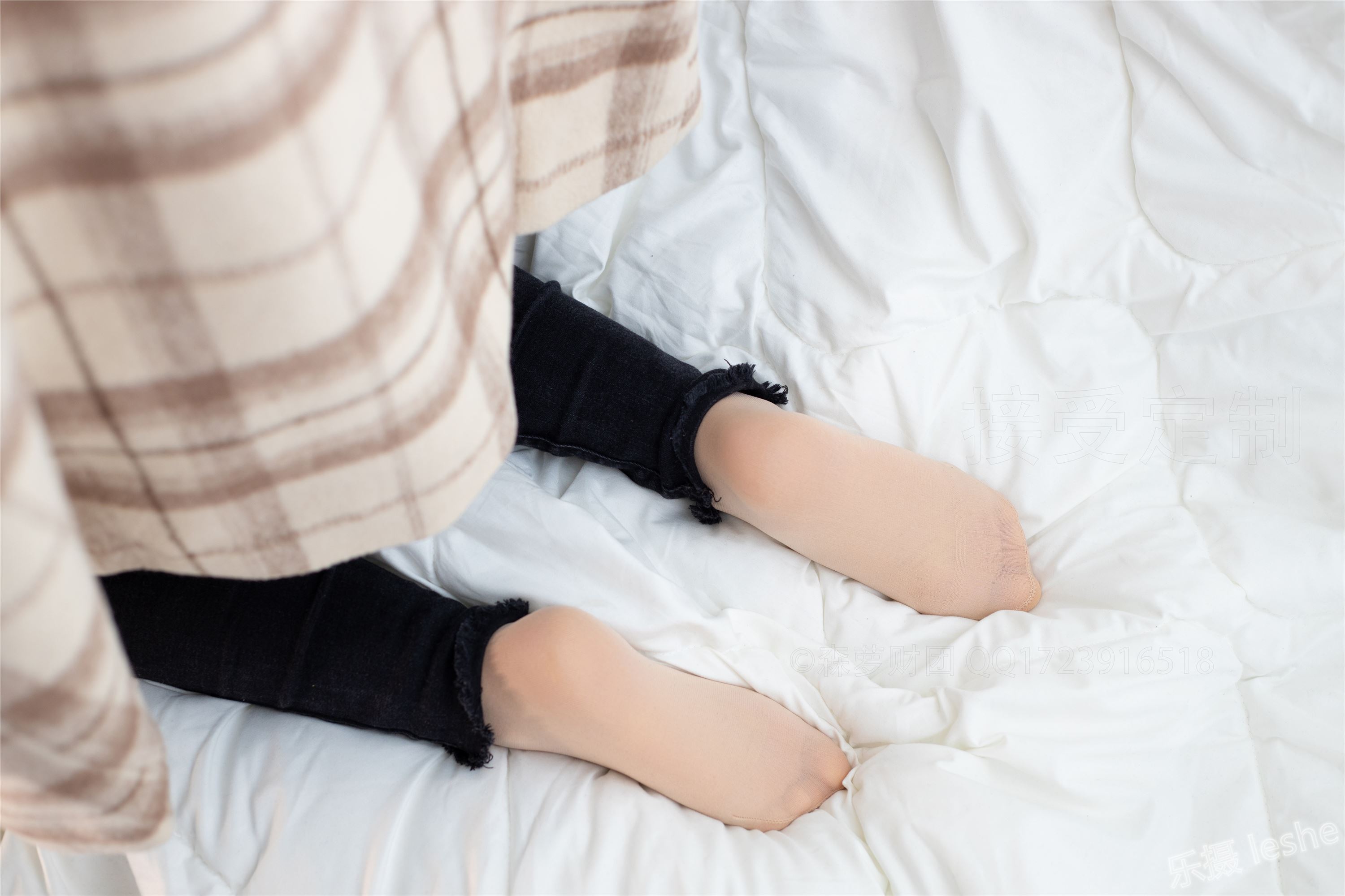 [森萝财团]萝莉丝足写真 ALPHA-018