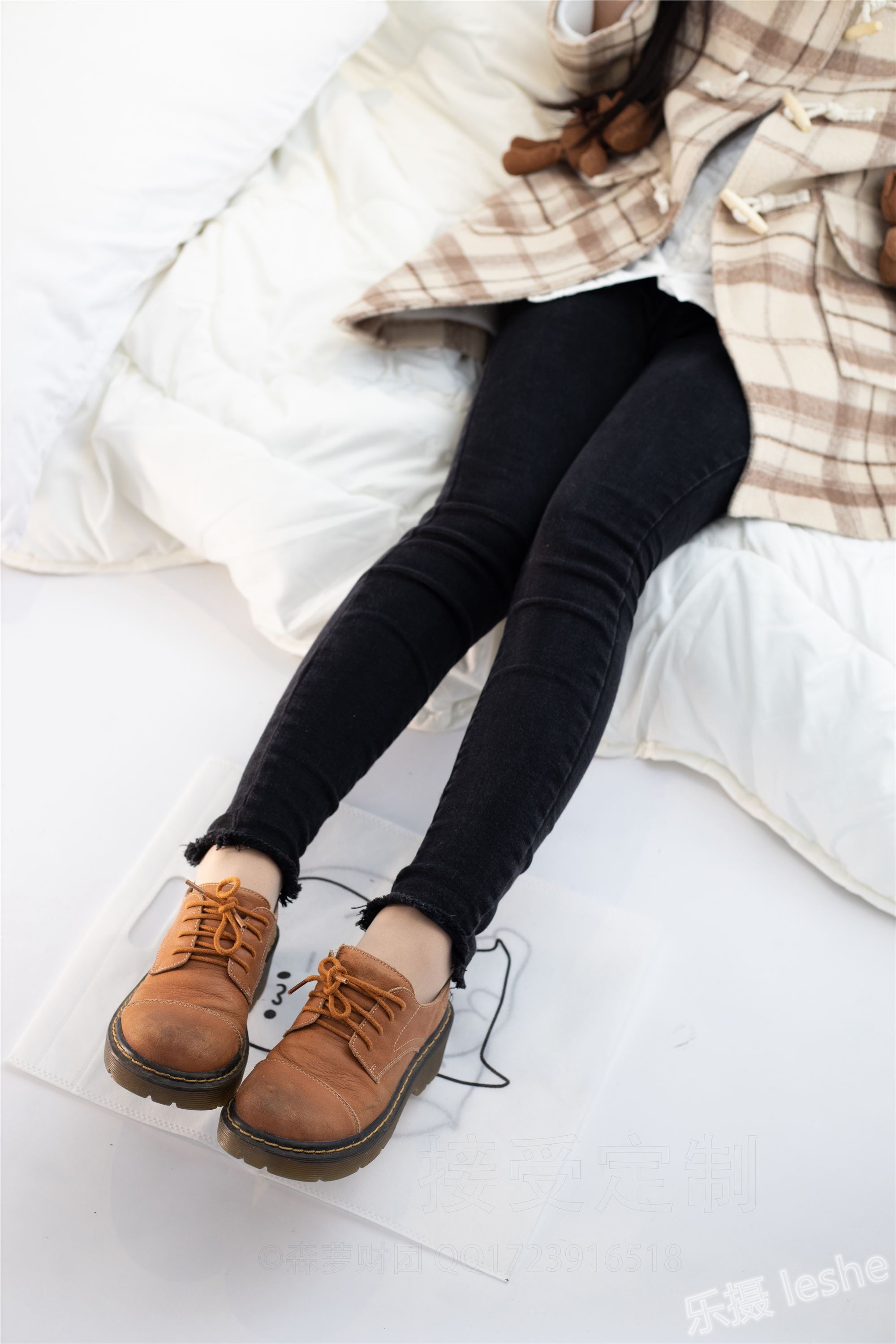 [森萝财团]萝莉丝足写真 ALPHA-018