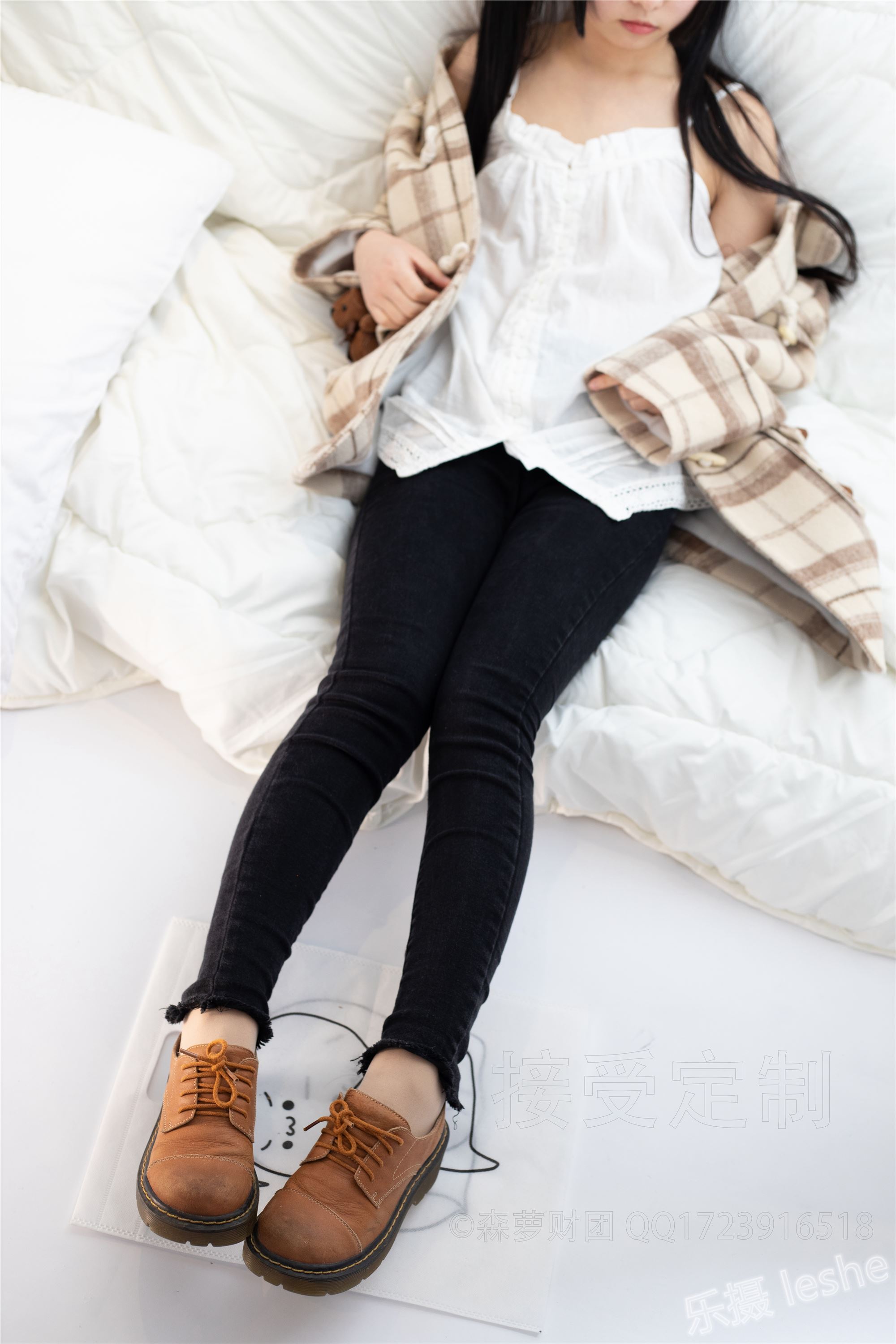 [森萝财团]萝莉丝足写真 ALPHA-018