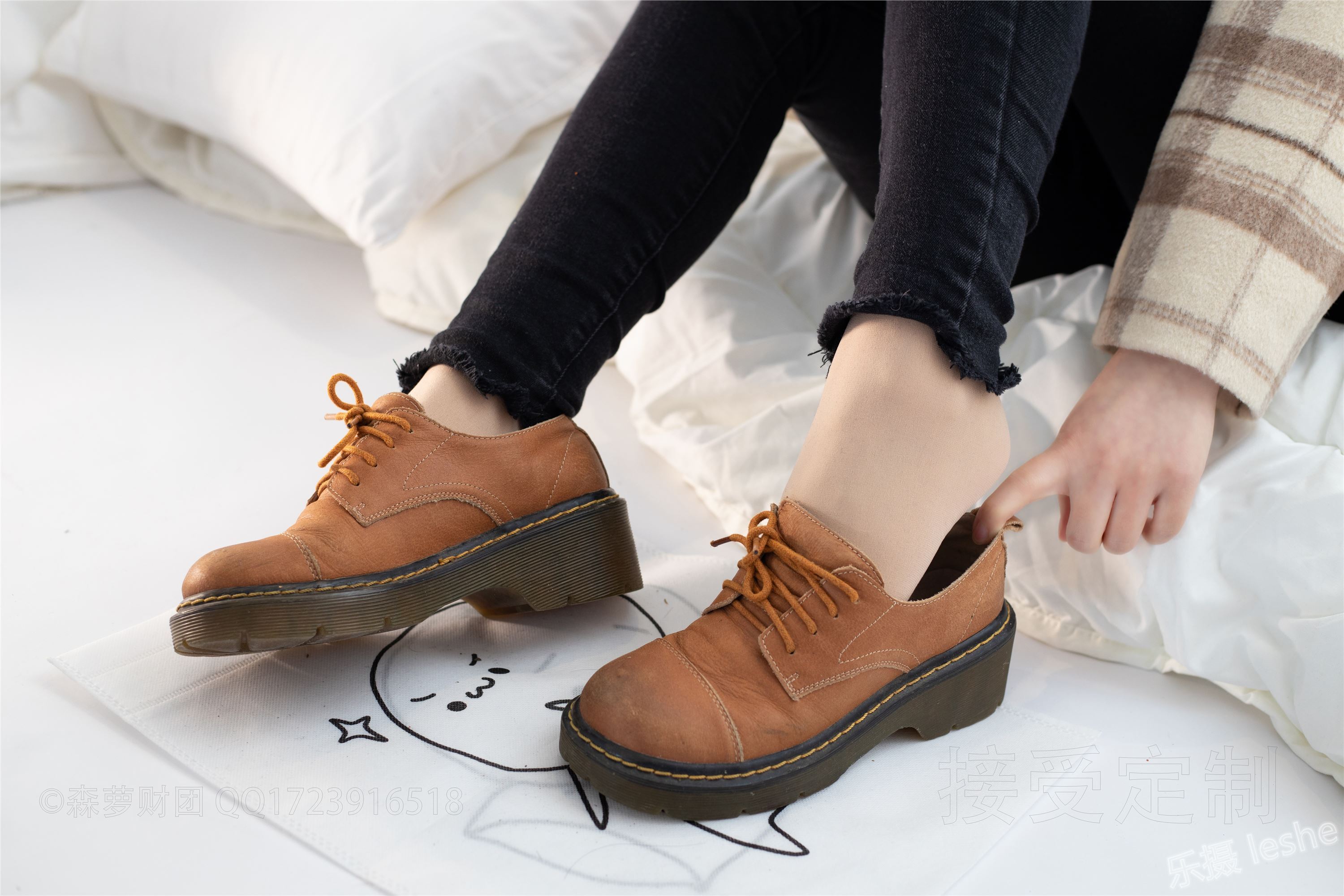 [森萝财团]萝莉丝足写真 ALPHA-018