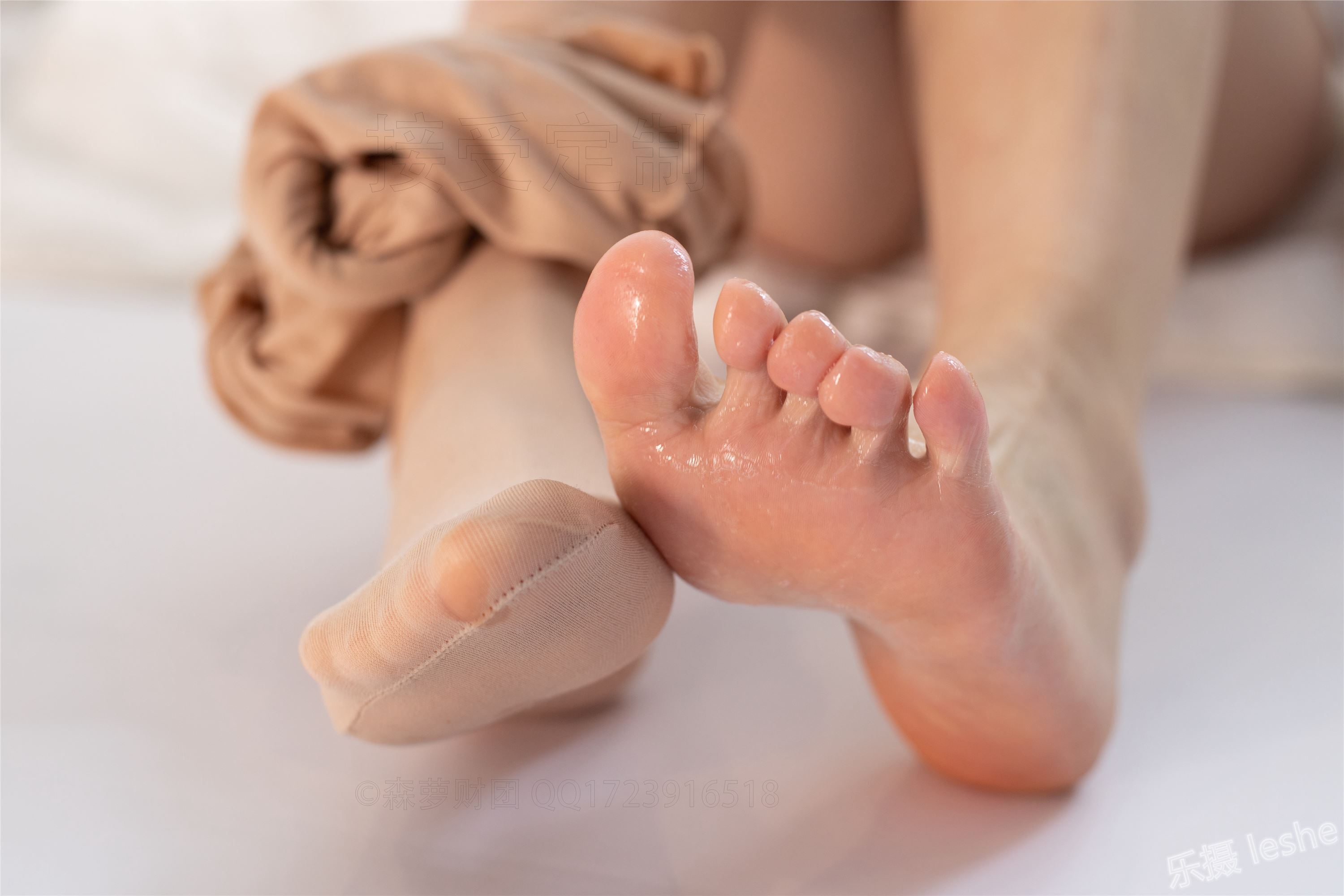 [森萝财团]萝莉丝足写真 ALPHA-018