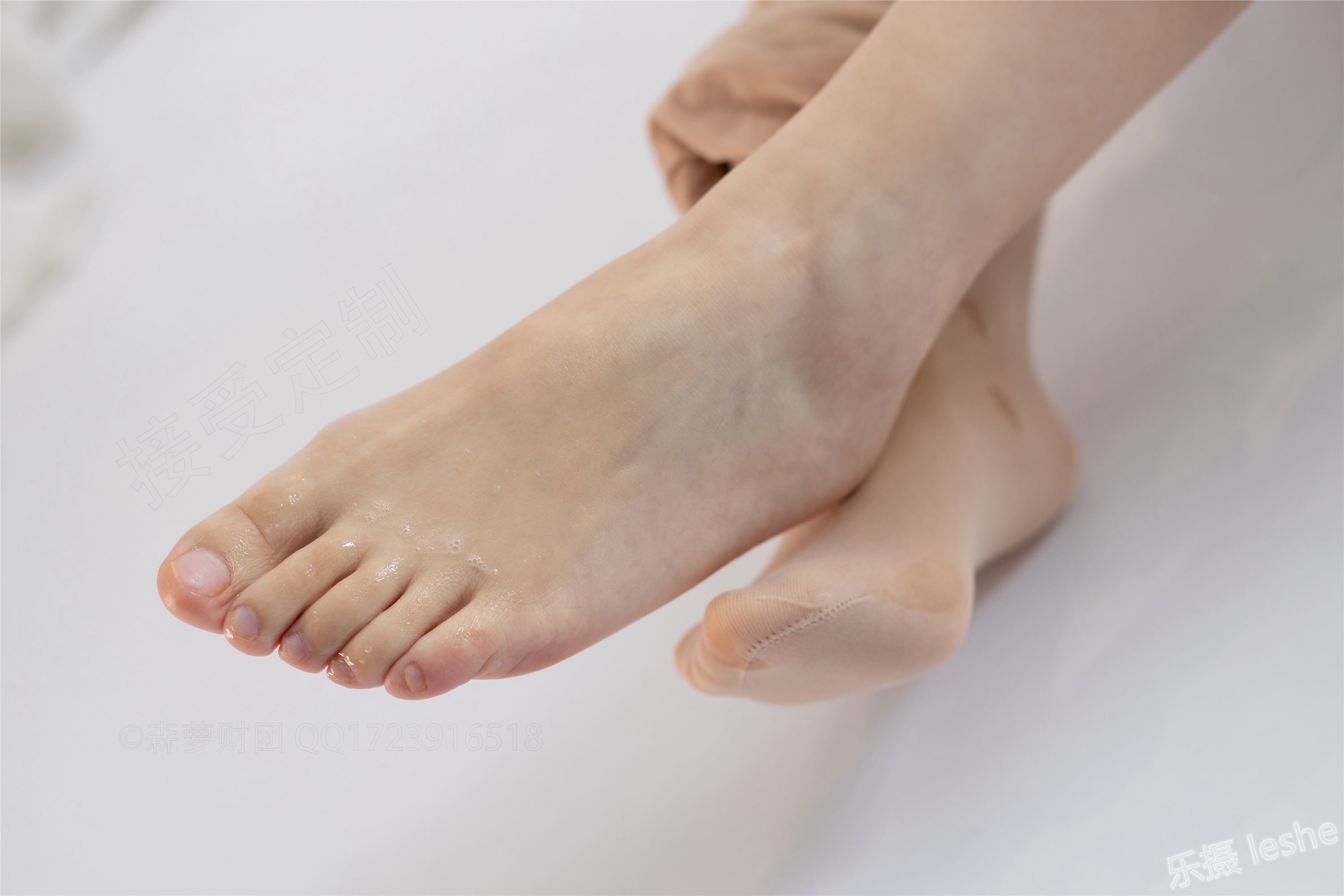 [森萝财团]萝莉丝足写真 ALPHA-018