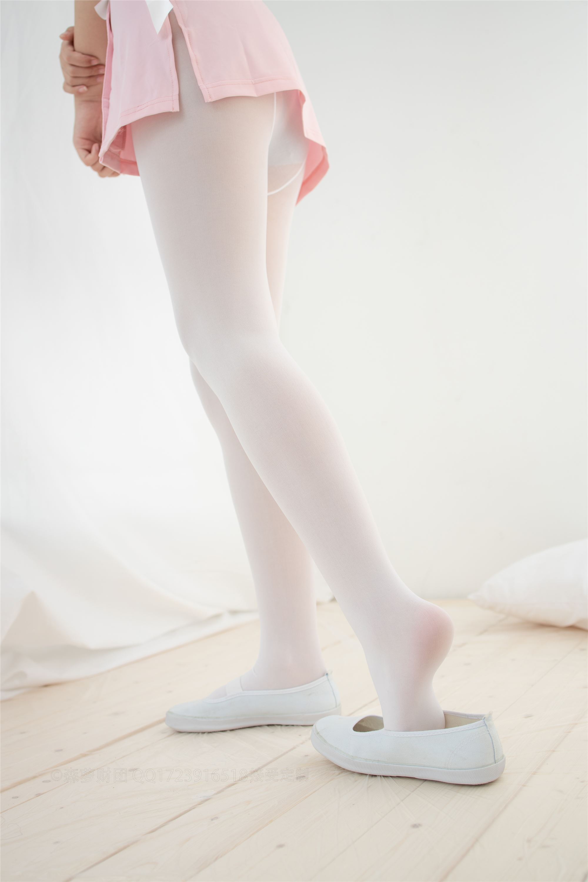 [森萝财团]萝莉丝足写真 ALPHA-020