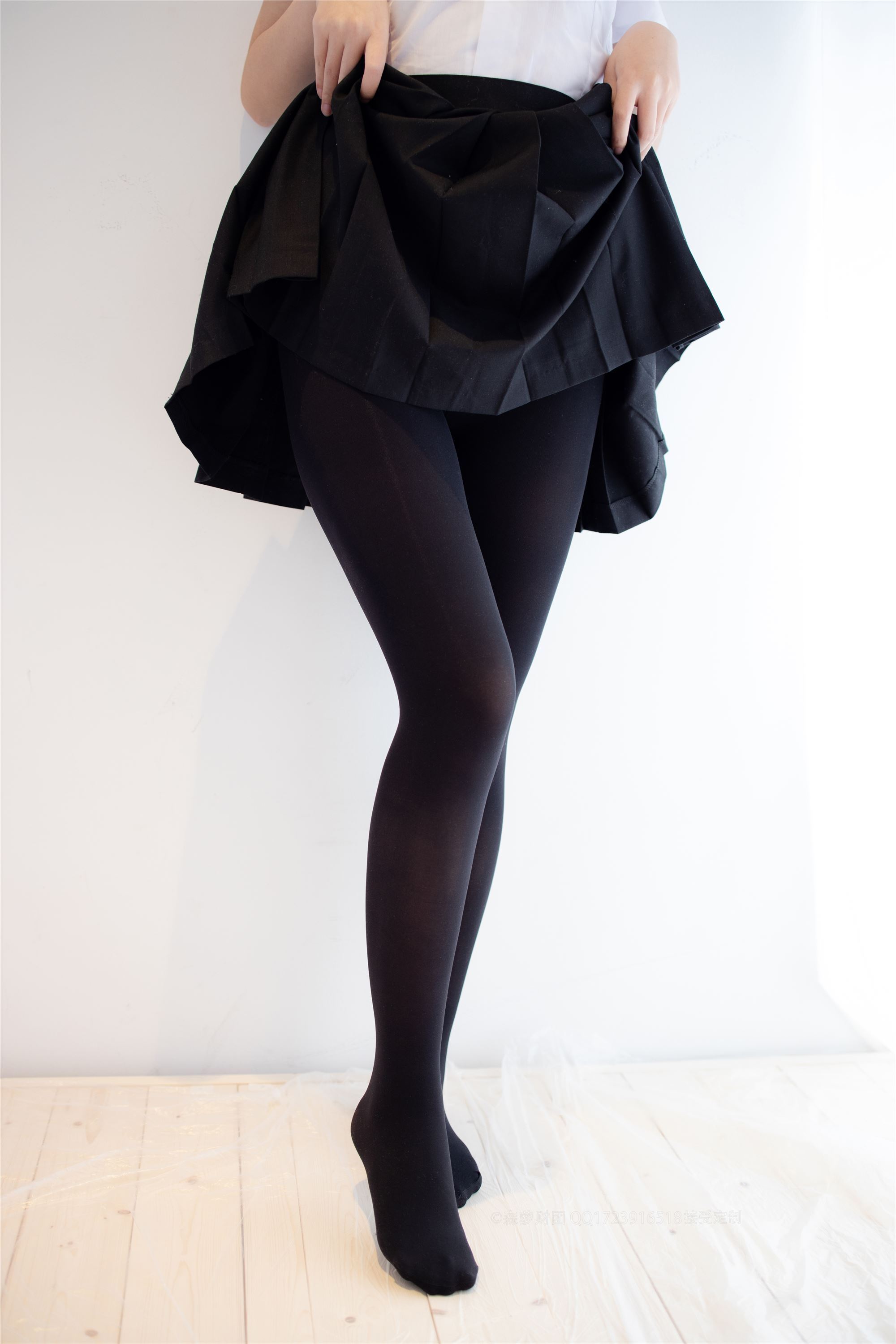 [森萝财团]萝莉丝足写真ALPHA-021