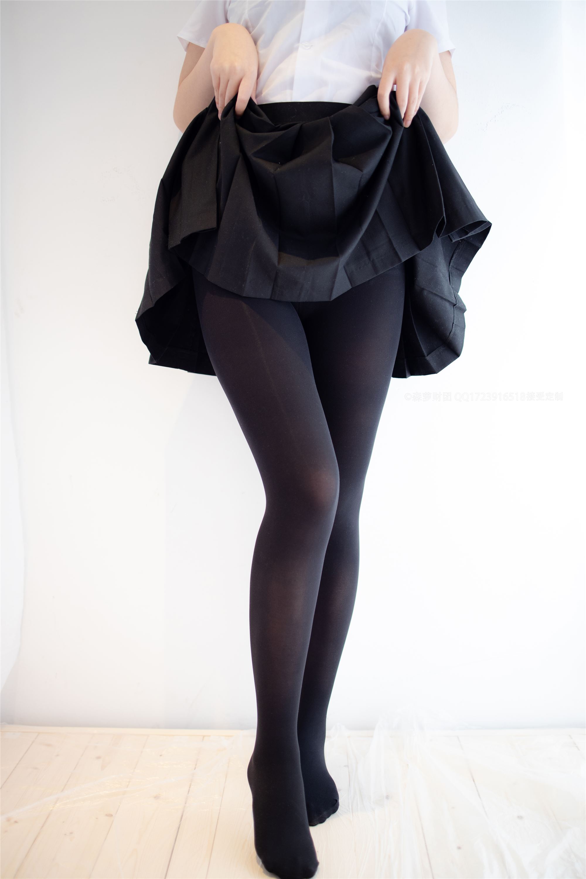 [森萝财团]萝莉丝足写真ALPHA-021