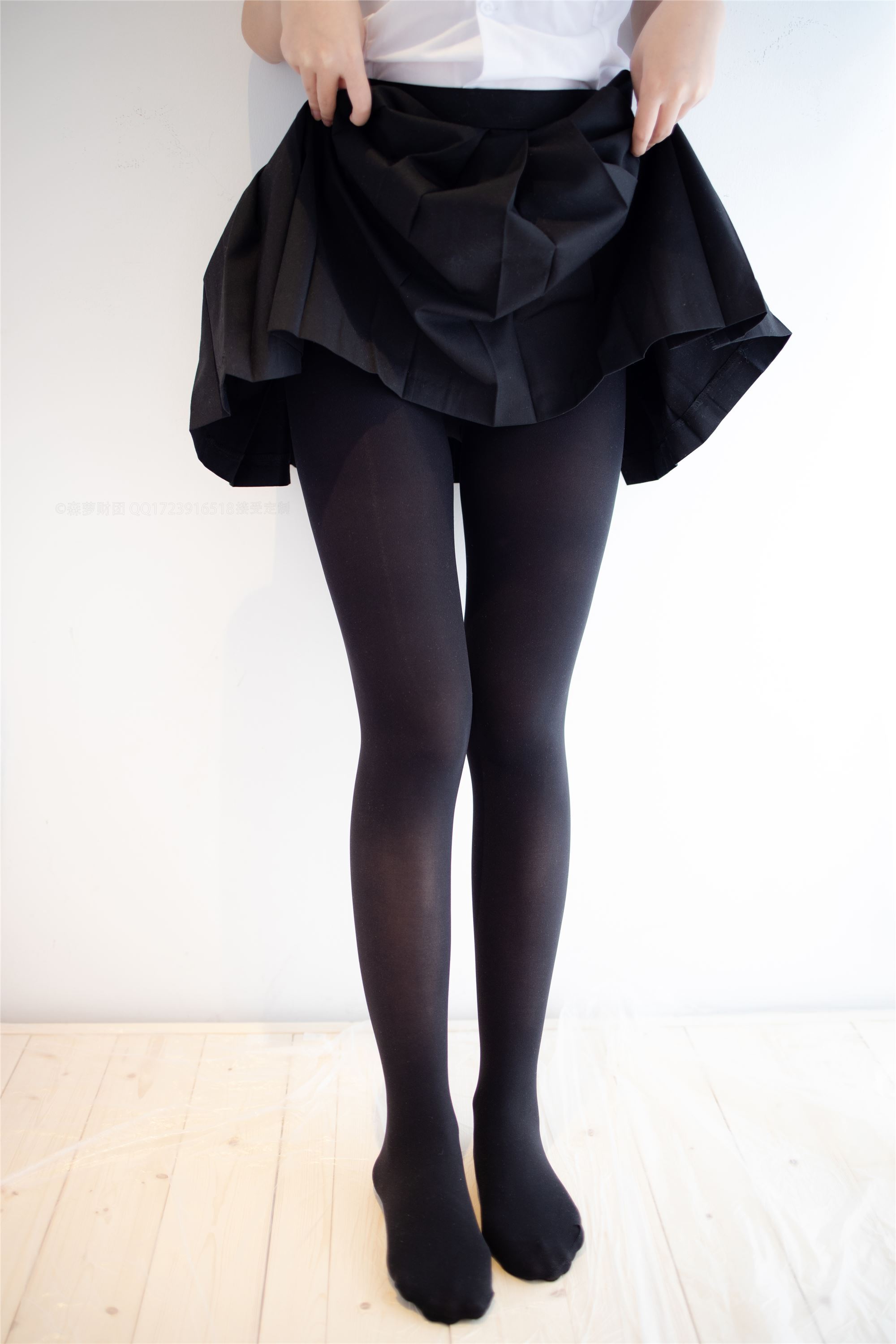 [森萝财团]萝莉丝足写真ALPHA-021