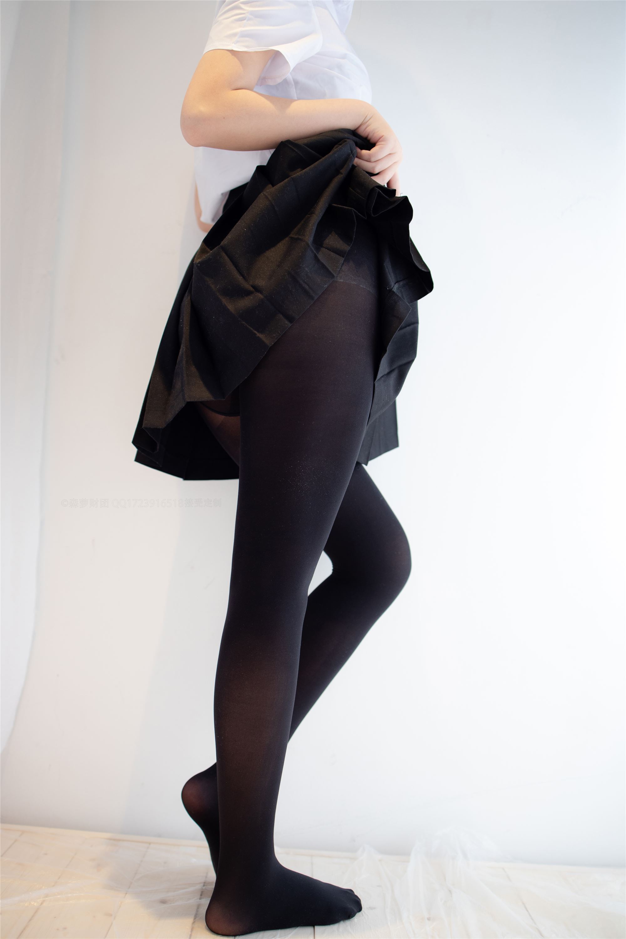 [森萝财团]萝莉丝足写真ALPHA-021