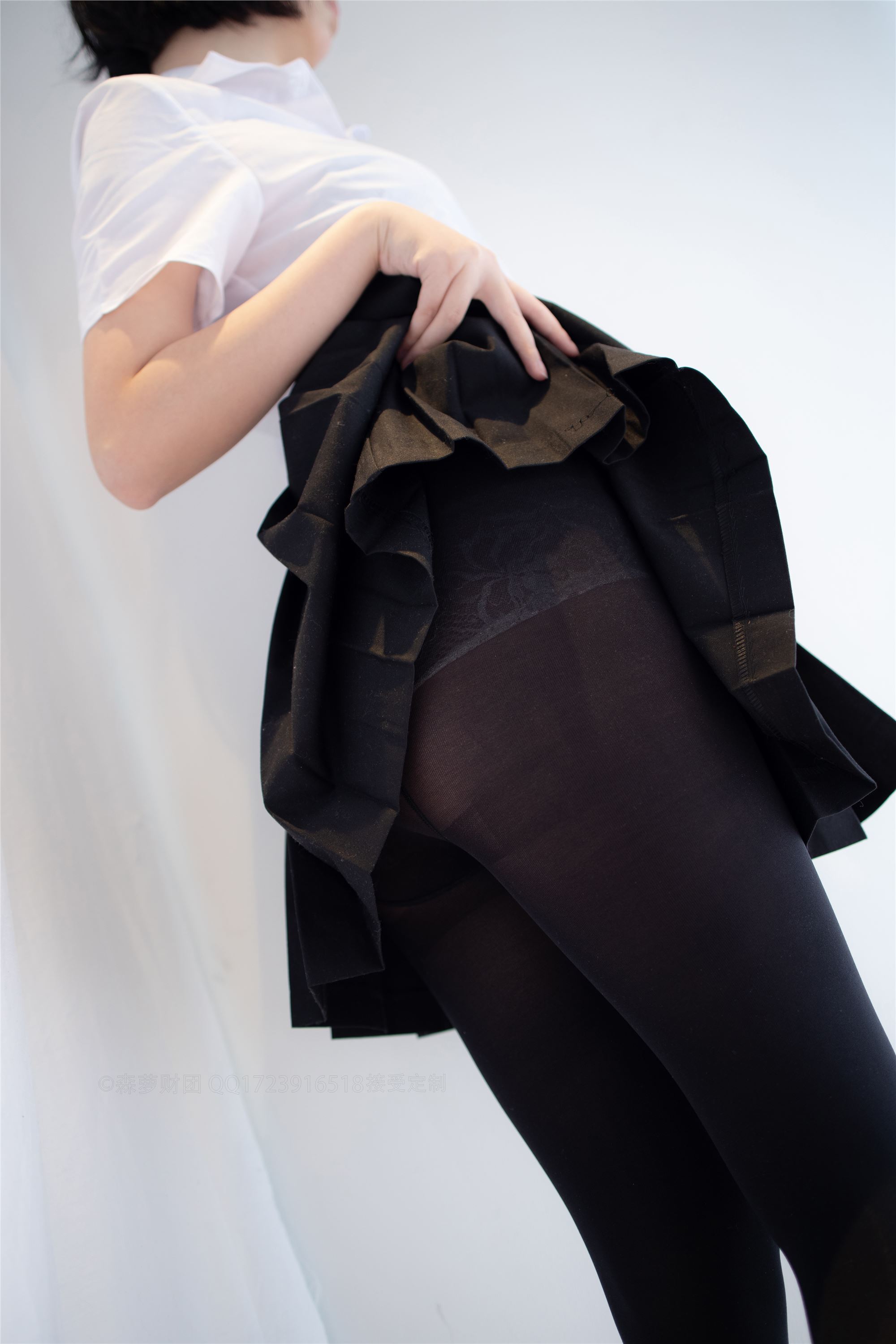 [森萝财团]萝莉丝足写真ALPHA-021