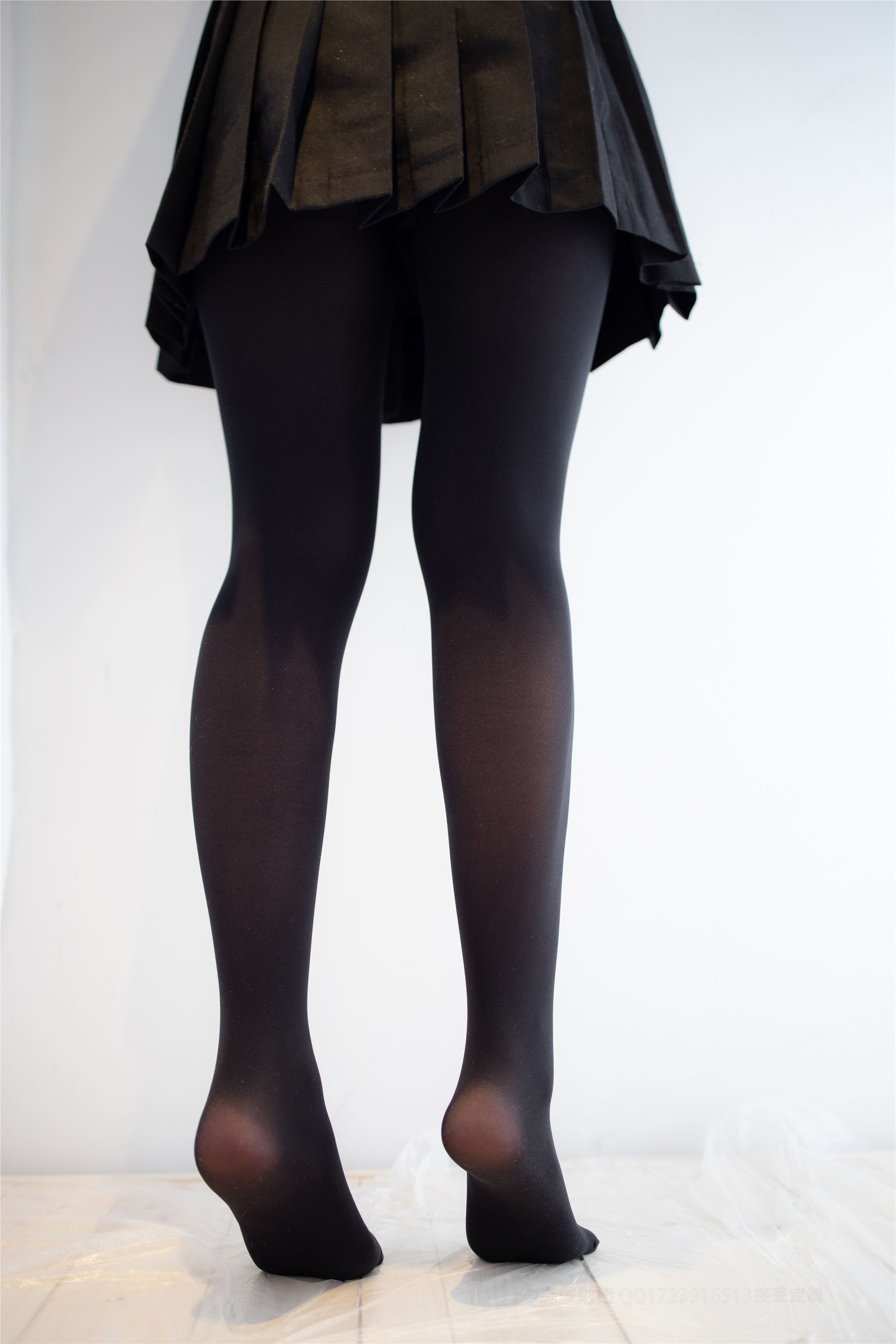 [森萝财团]萝莉丝足写真ALPHA-021