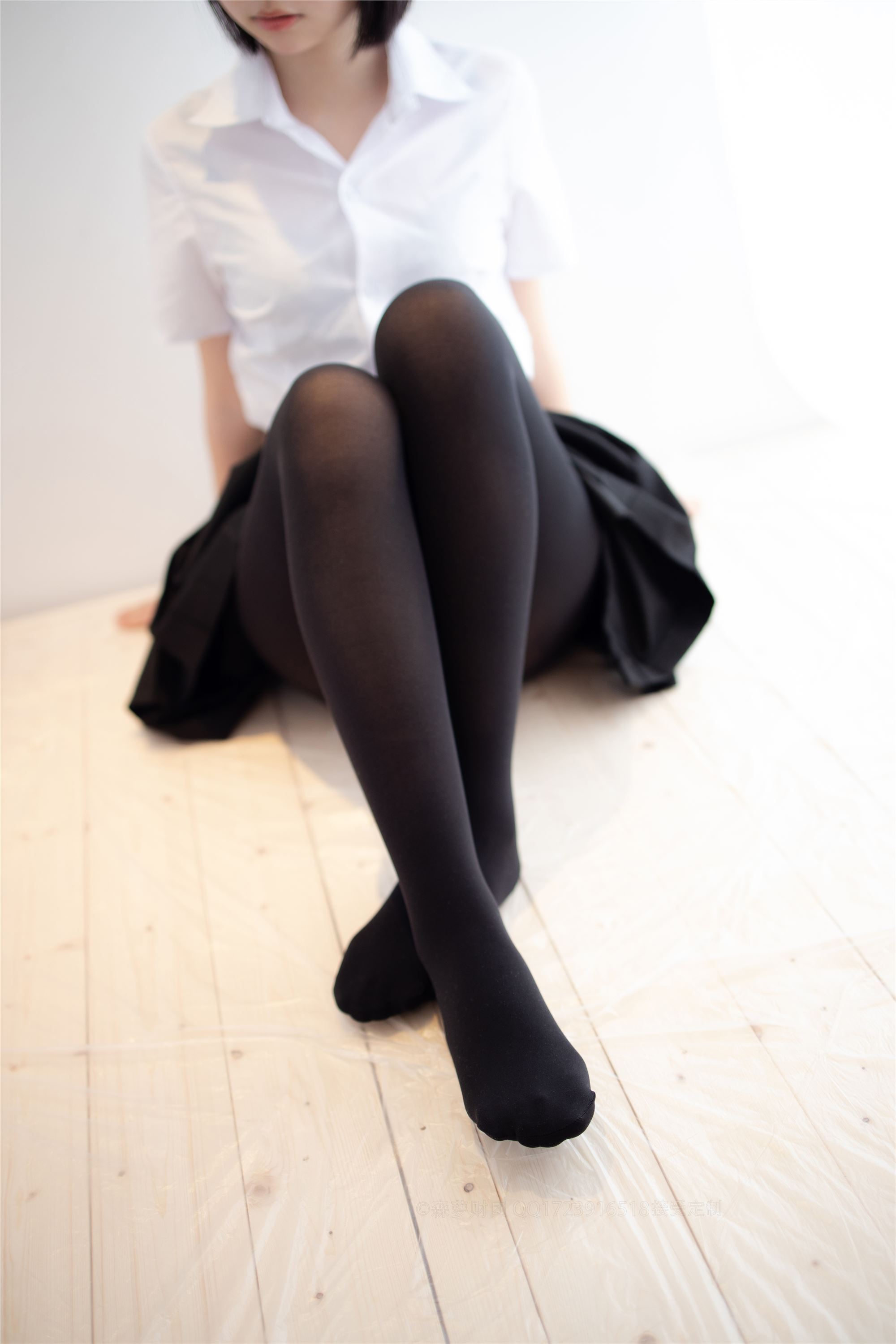 [森萝财团]萝莉丝足写真ALPHA-021