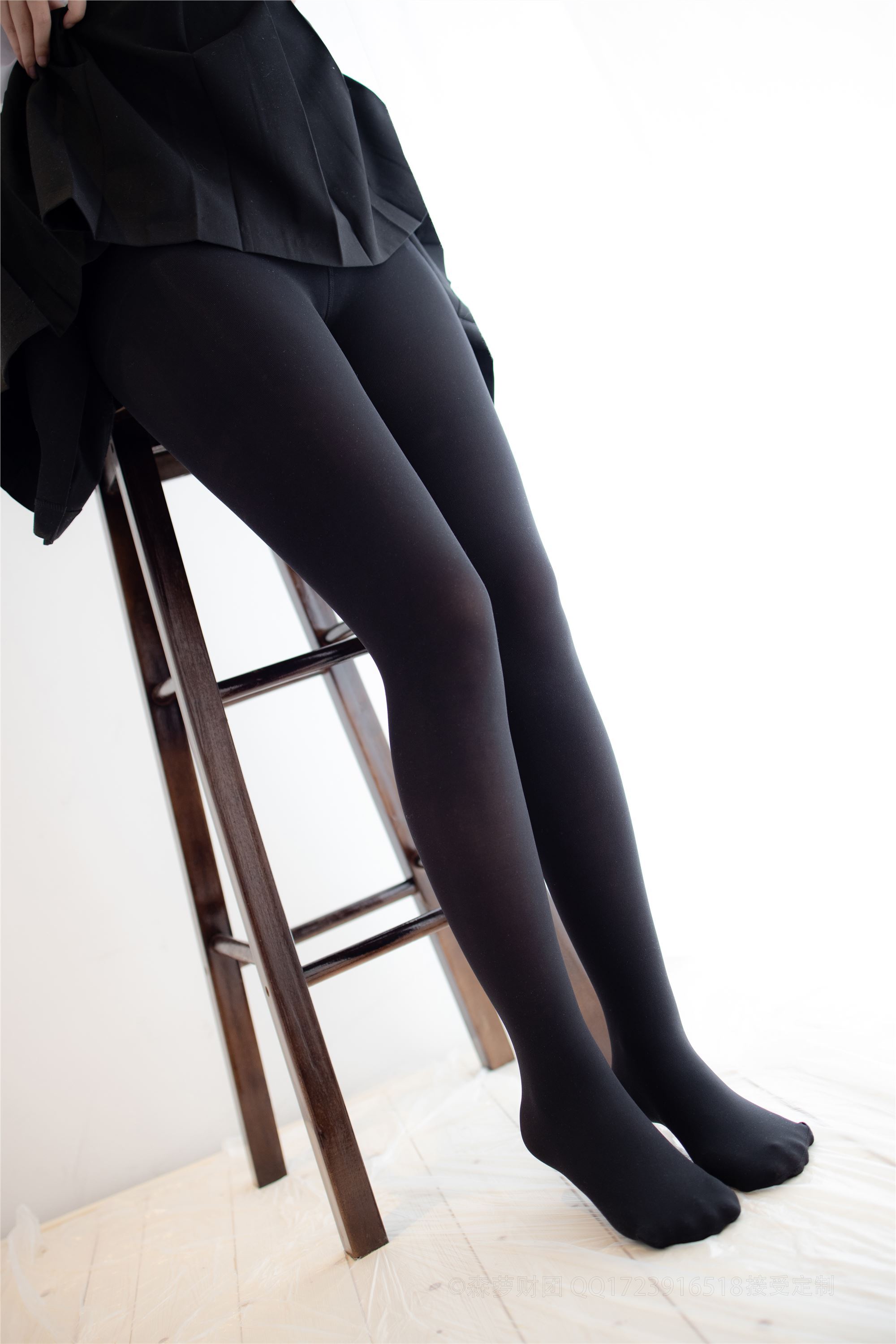 [森萝财团]萝莉丝足写真ALPHA-021