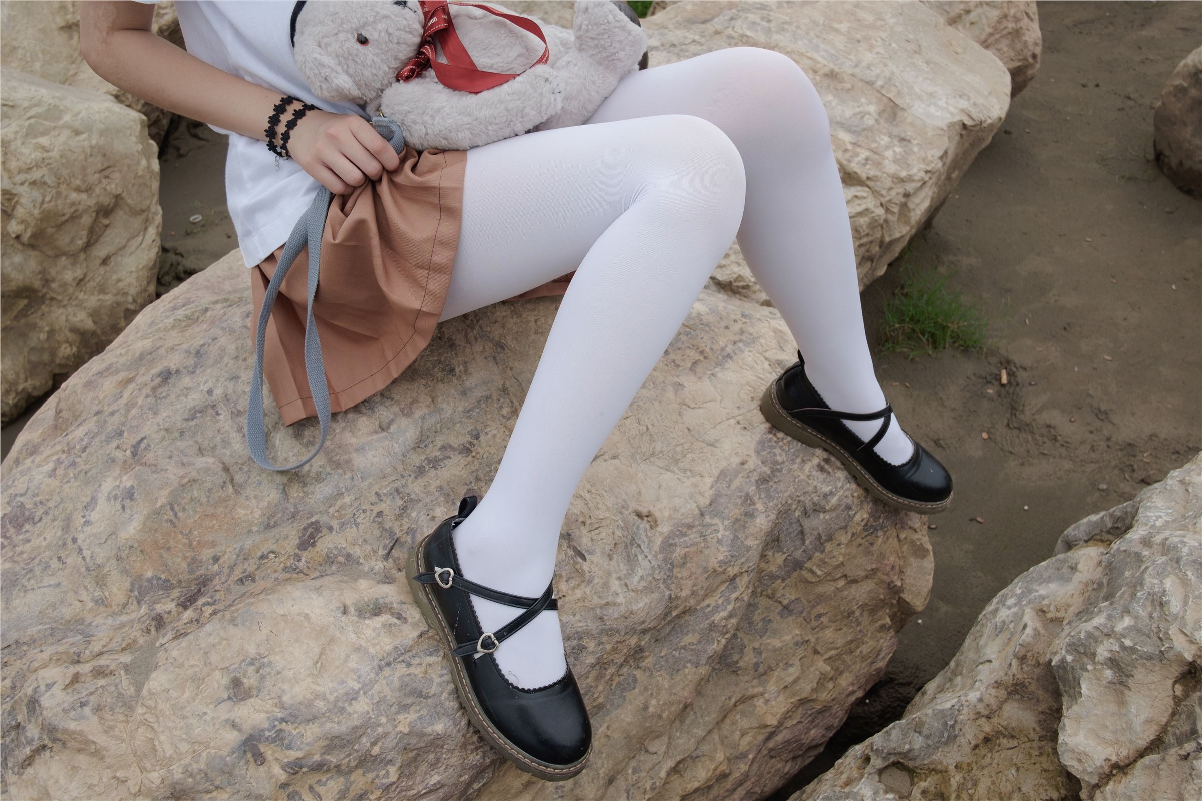 [森萝财团]萝莉丝足写真 BETA-004