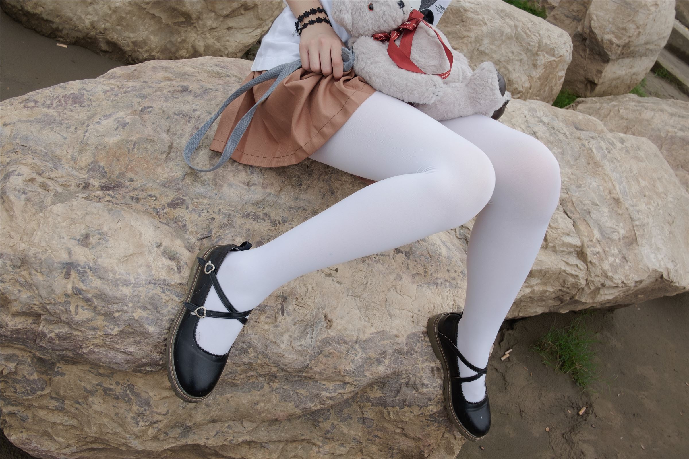 [森萝财团]萝莉丝足写真 BETA-004