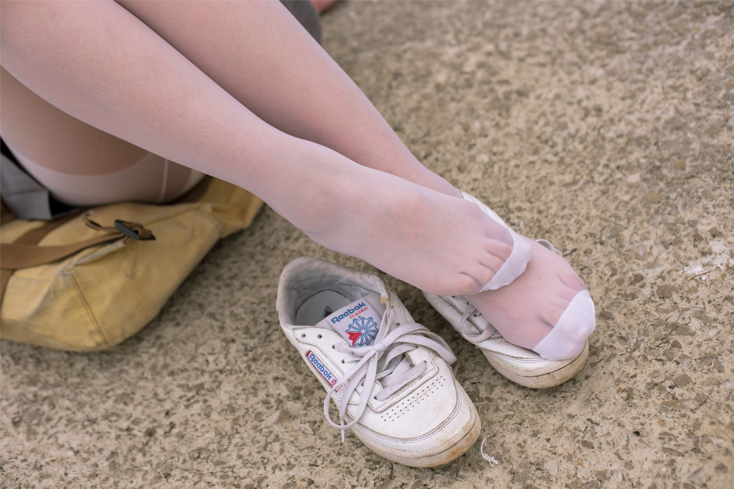 森萝财团写真 - [BETA-014] 学生妹的外拍写真