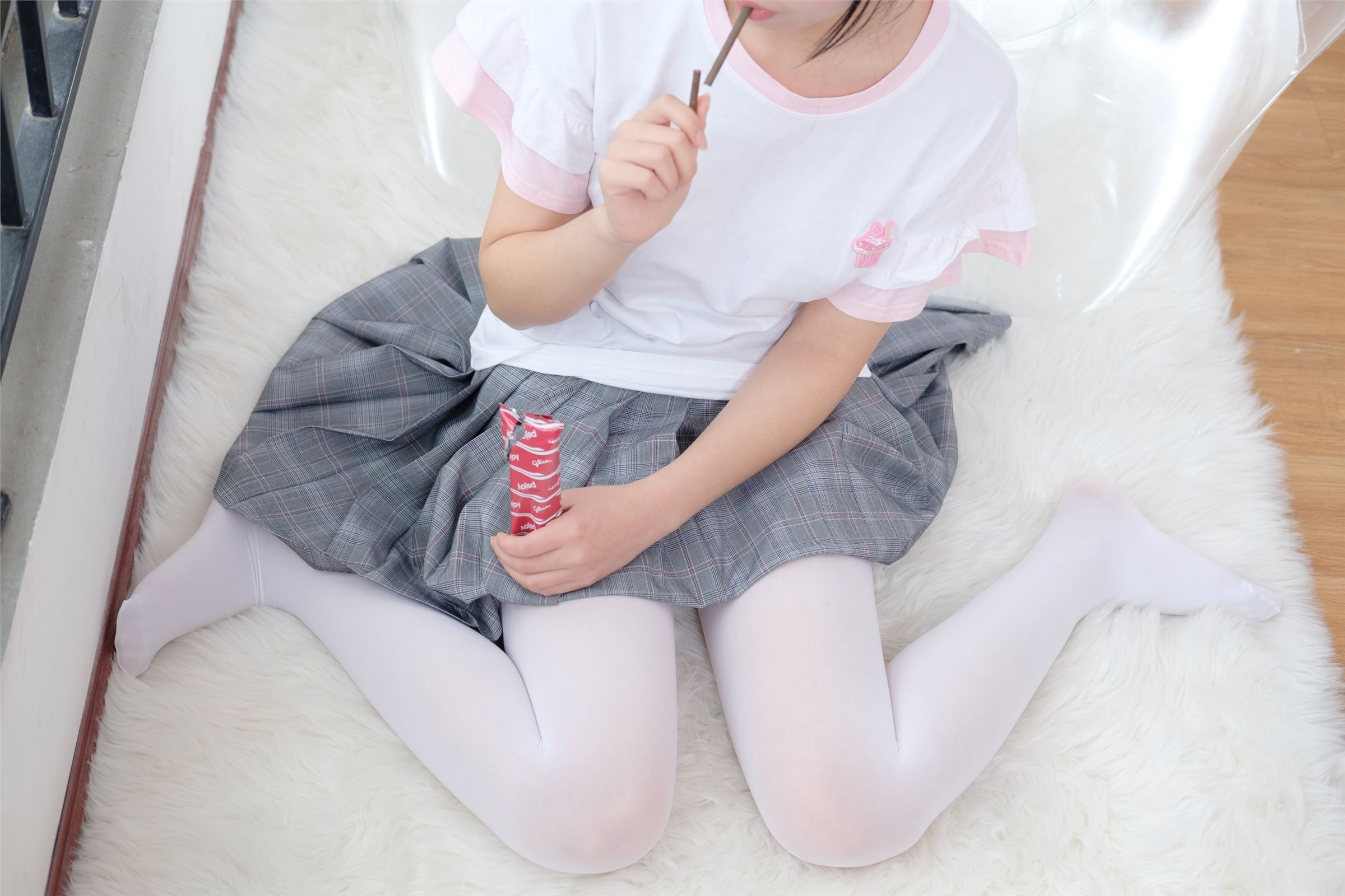 森萝财团写真 - [BETA-015] 白丝嫩嫩的厨娘