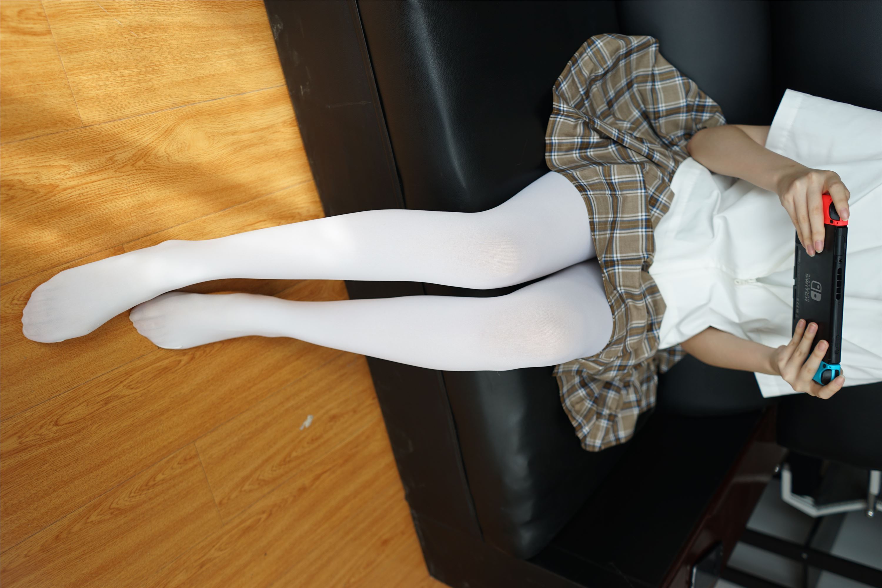 [森萝财团]萝莉丝足写真 BETA-021