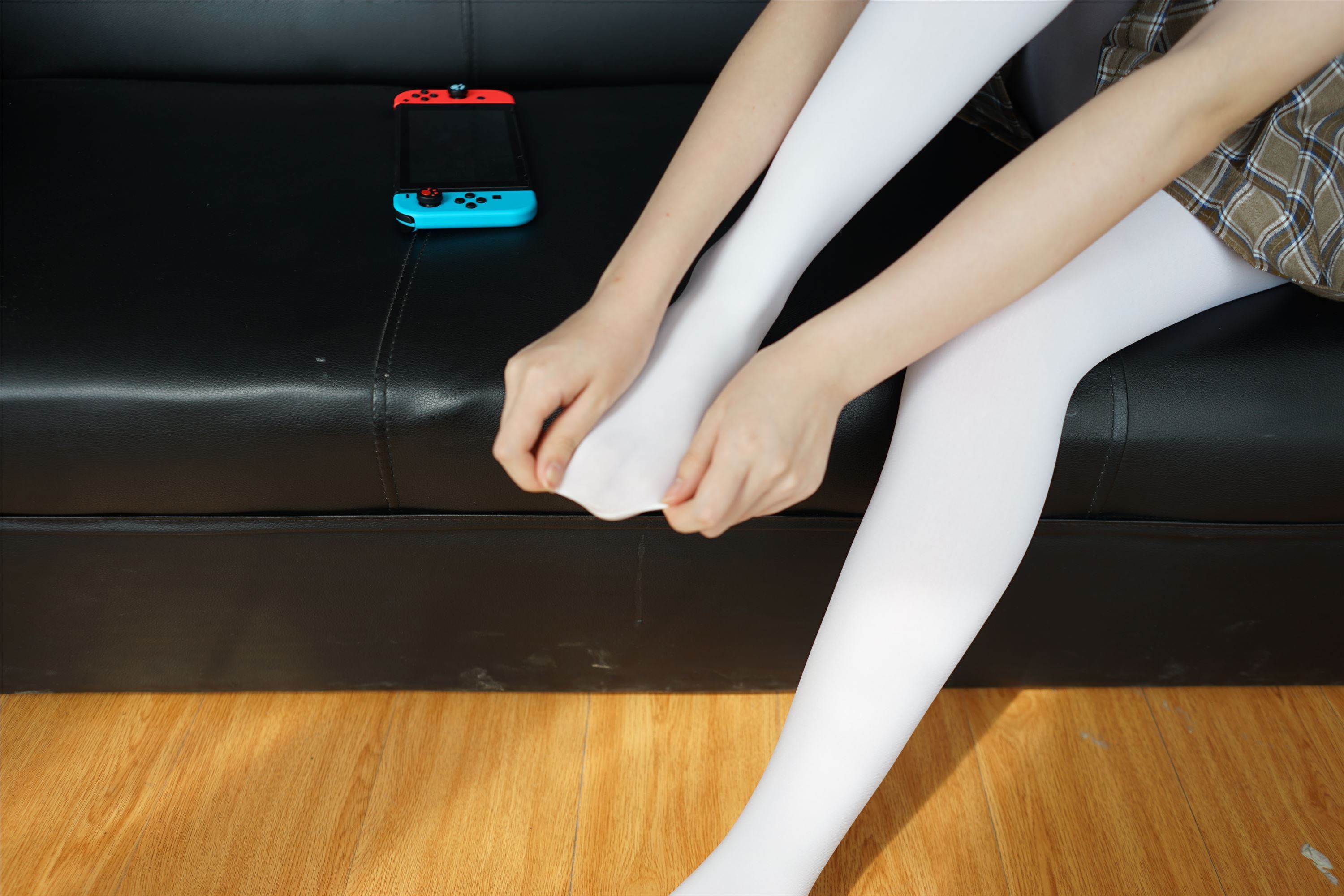 [森萝财团]萝莉丝足写真 BETA-021