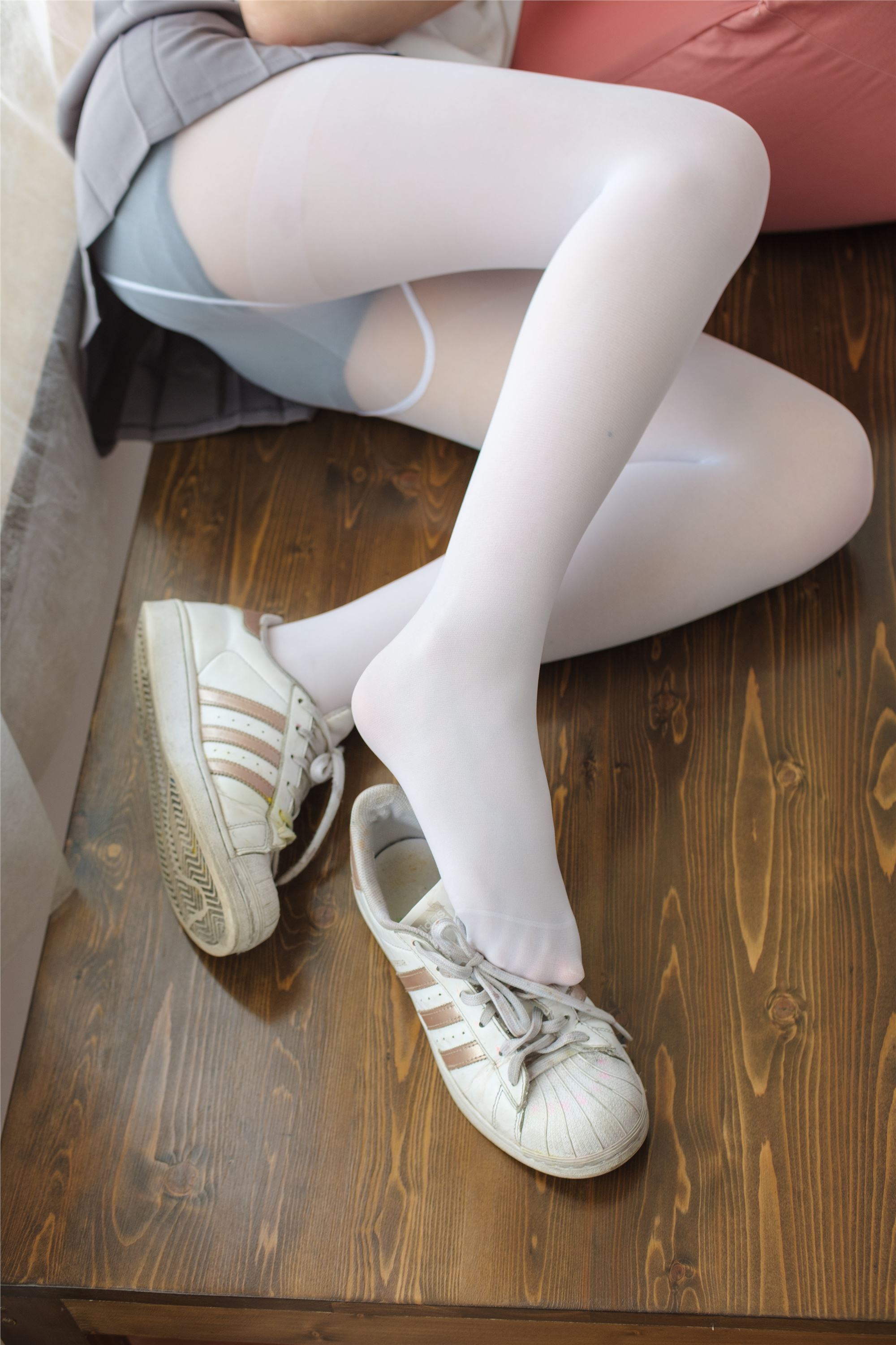 [森萝财团]萝莉丝足写真 BETA-026