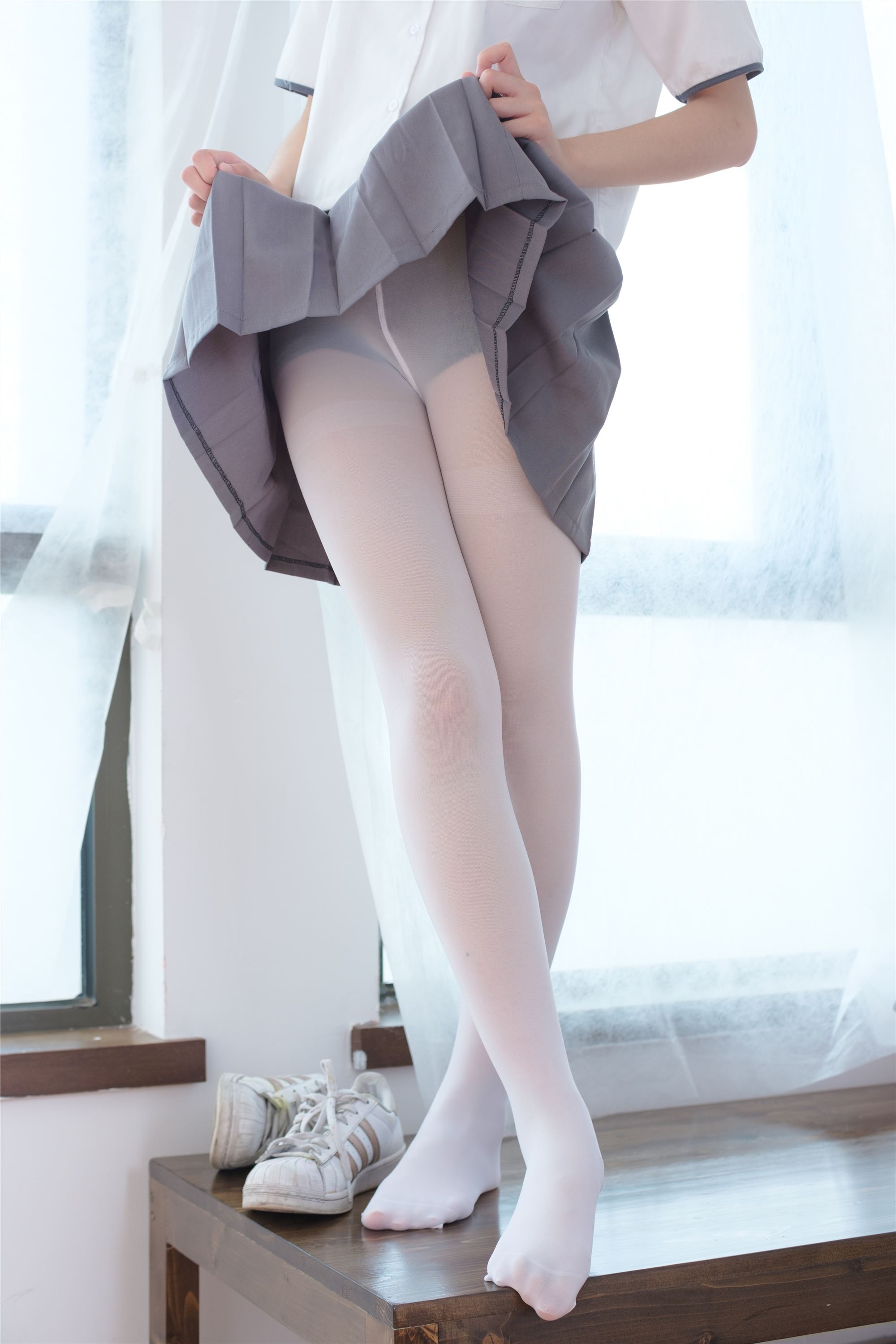 [森萝财团]萝莉丝足写真 BETA-026