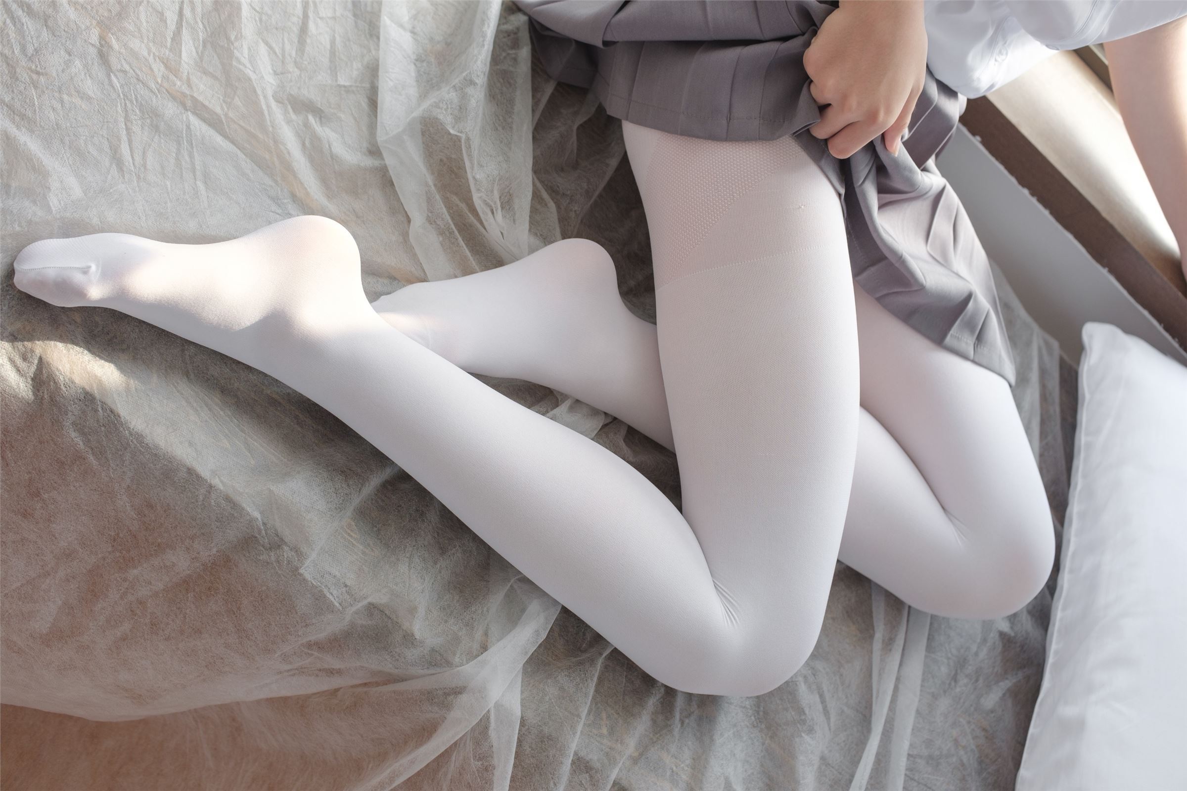 森萝财团写真 - [BETA-029] 玩手机的白丝少女