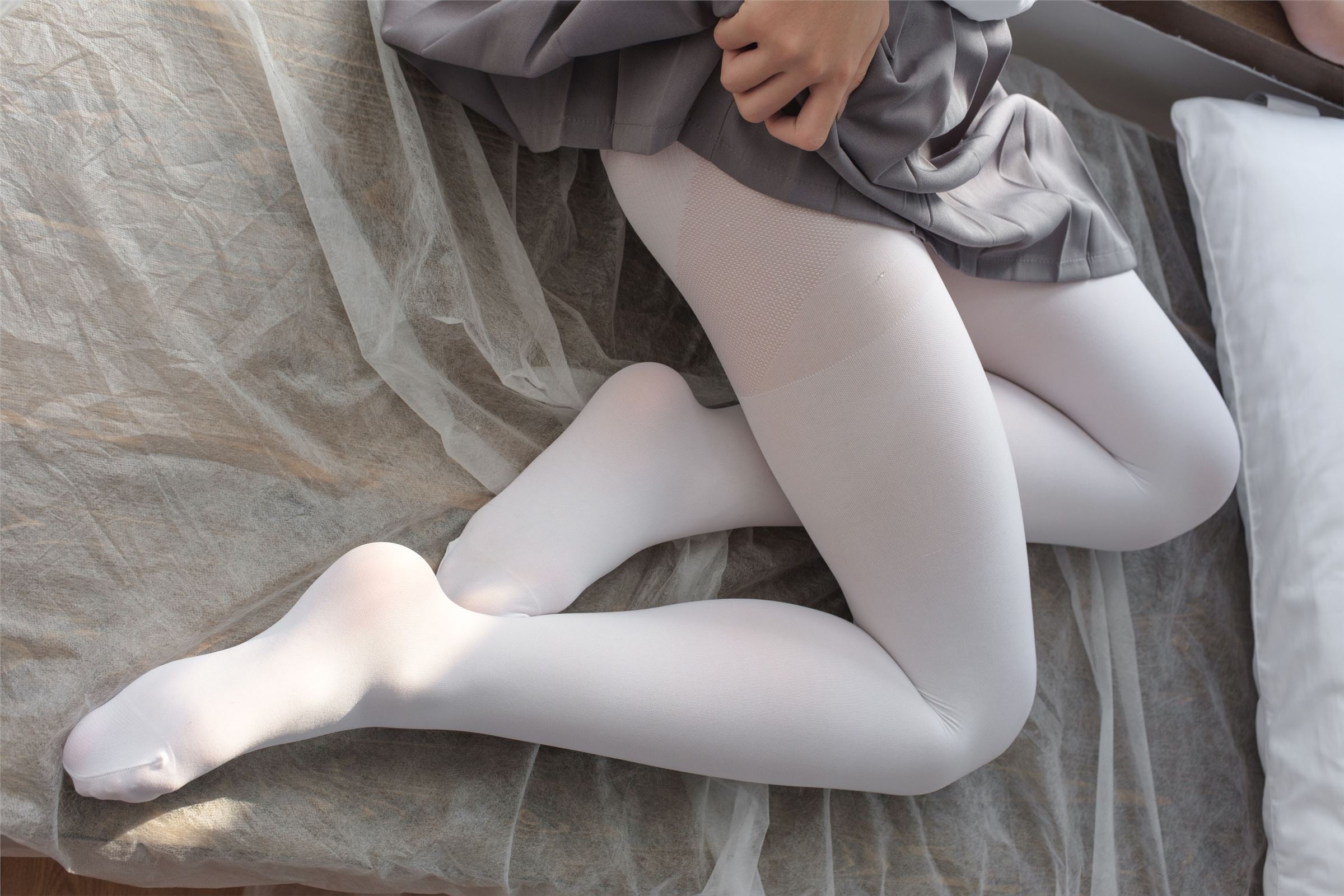 森萝财团写真 - [BETA-029] 玩手机的白丝少女