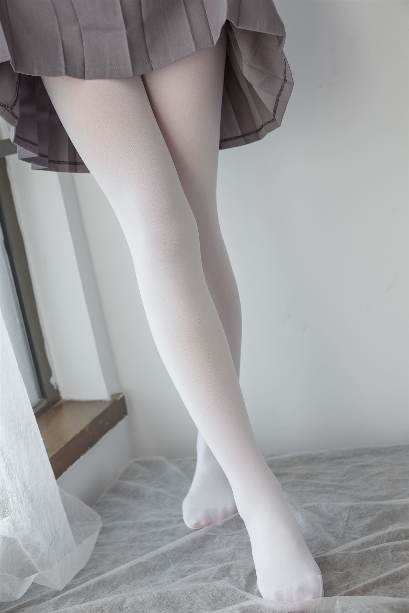 森萝财团写真 - [BETA-029] 玩手机的白丝少女
