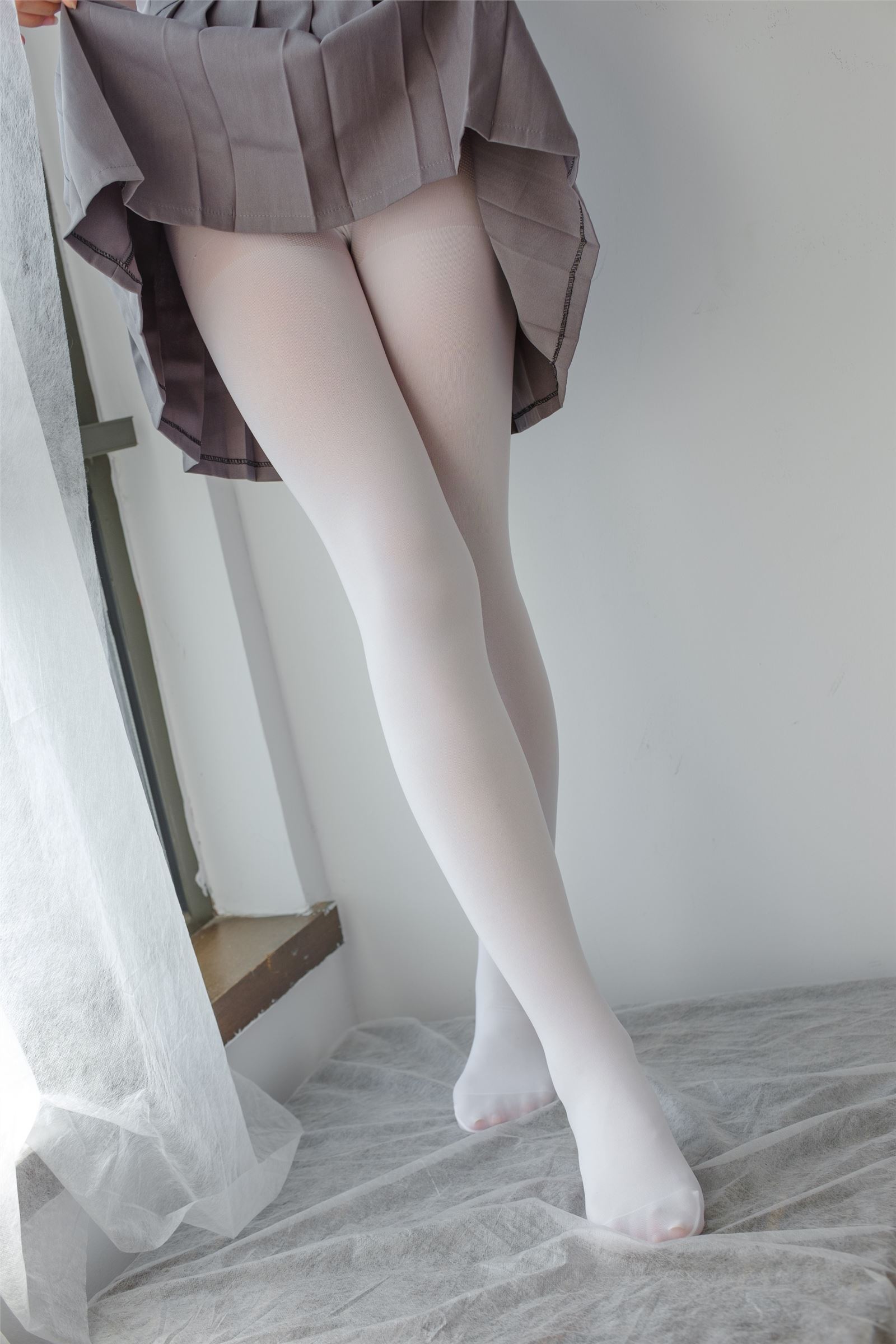 森萝财团写真 - [BETA-029] 玩手机的白丝少女