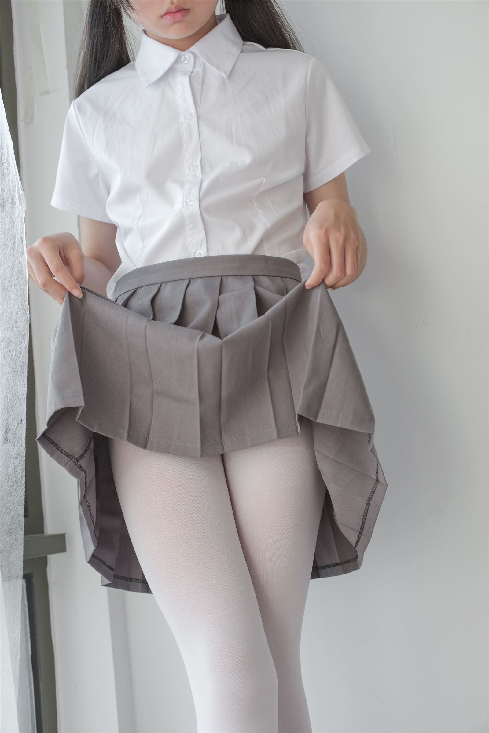 森萝财团写真 - [BETA-029] 玩手机的白丝少女