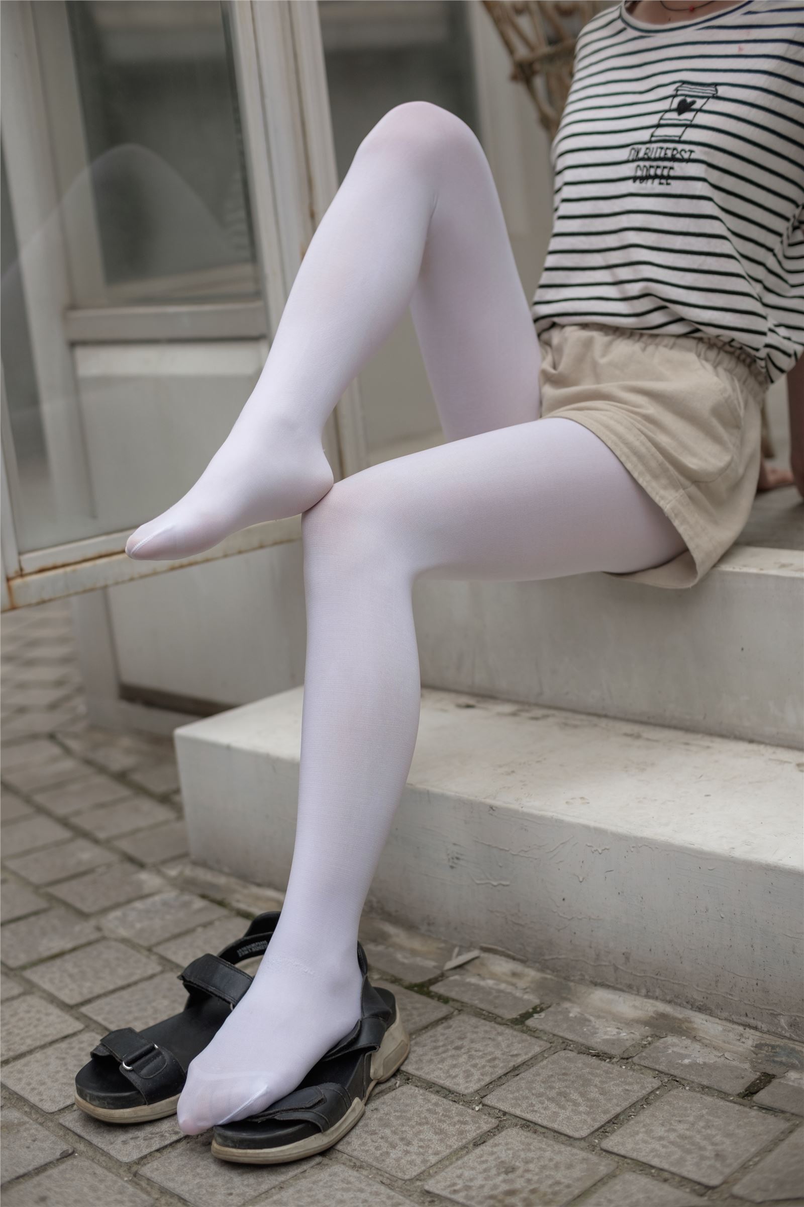 森萝财团写真 – FREE-001