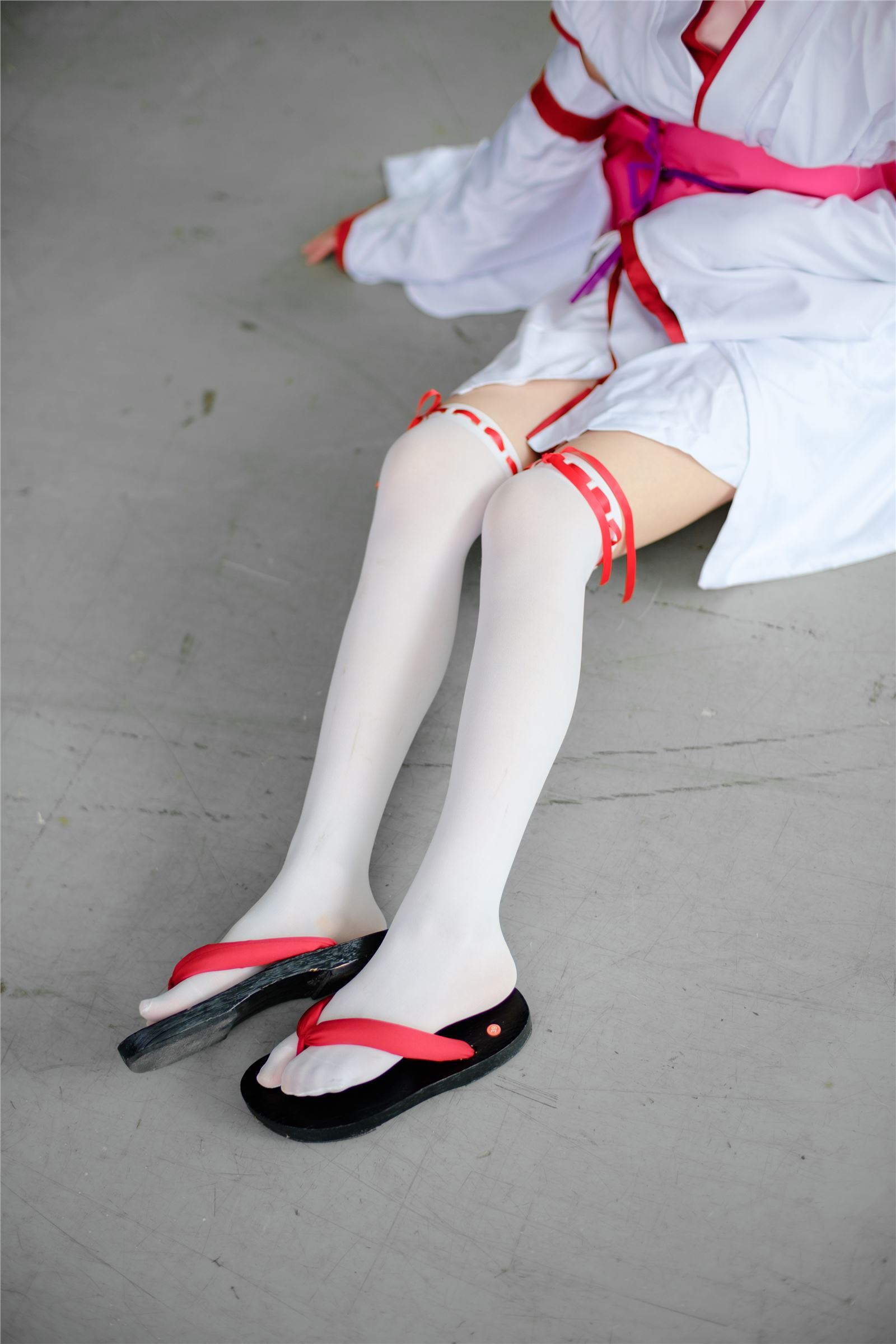 森萝财团写真 – FREE-002