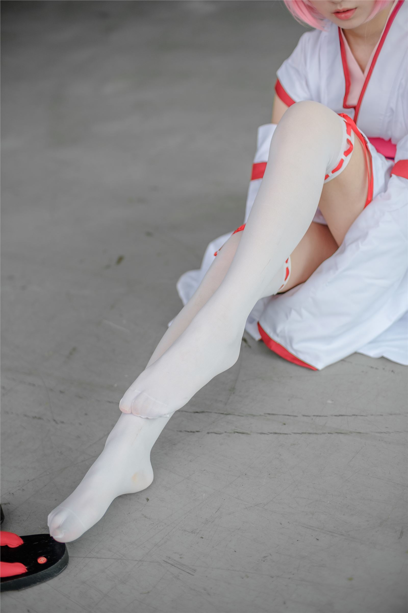 森萝财团写真 – FREE-002