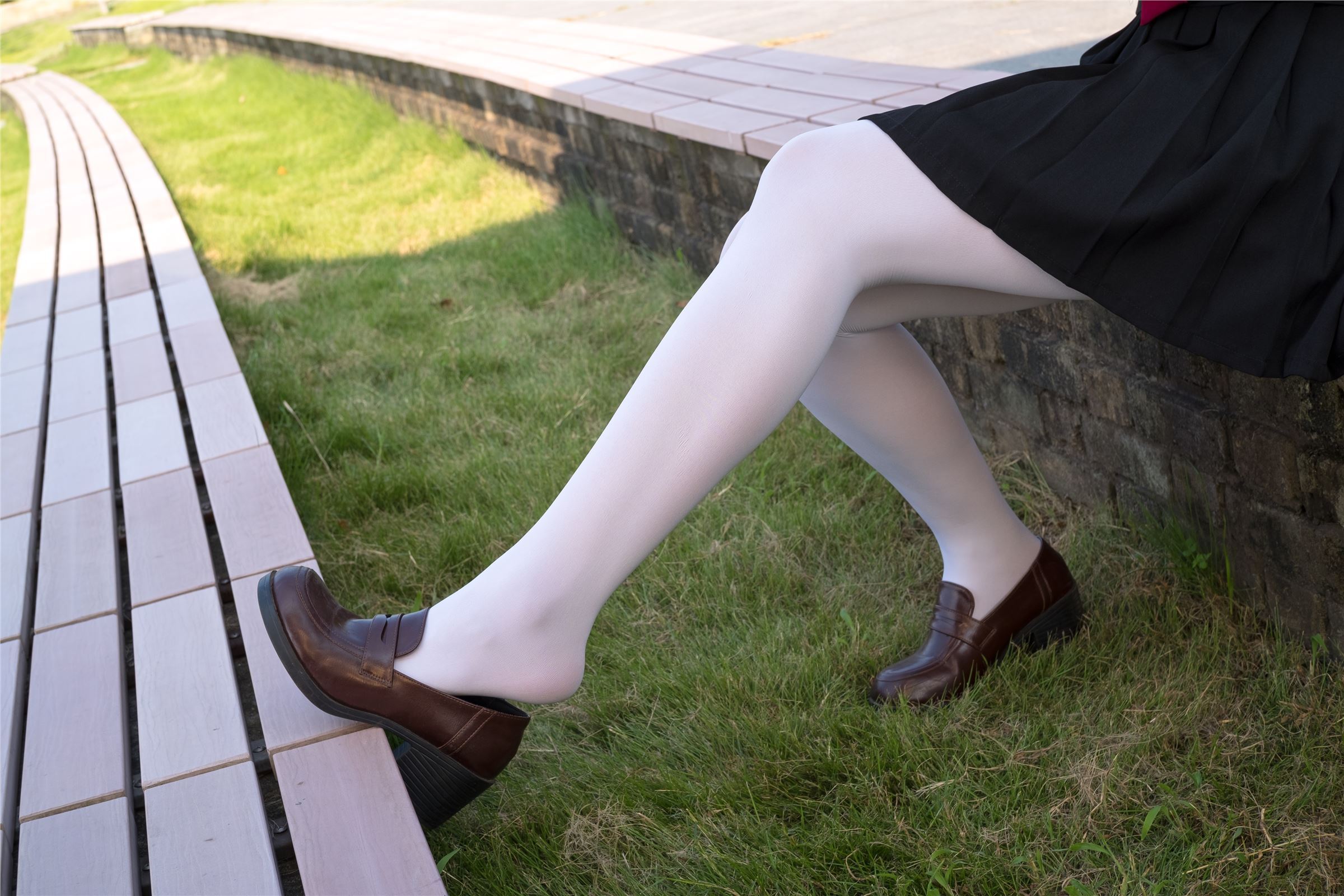 森萝财团写真 – FREE-003