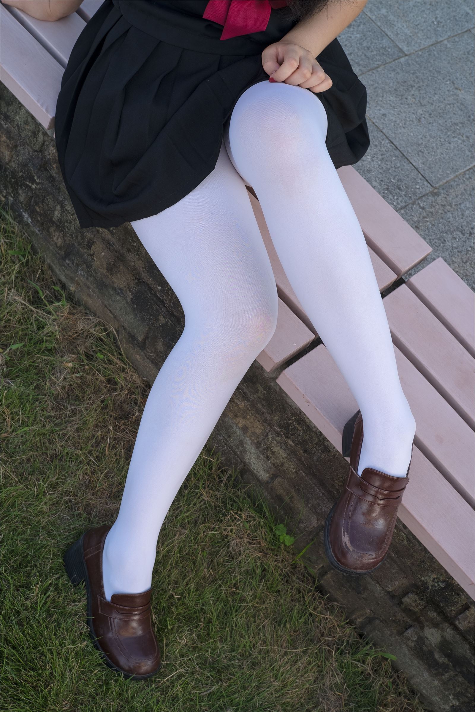 森萝财团写真 – FREE-003