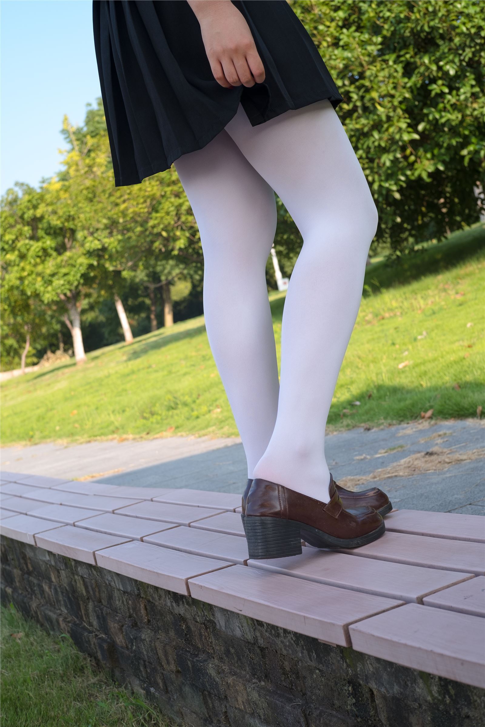 森萝财团写真 – FREE-003