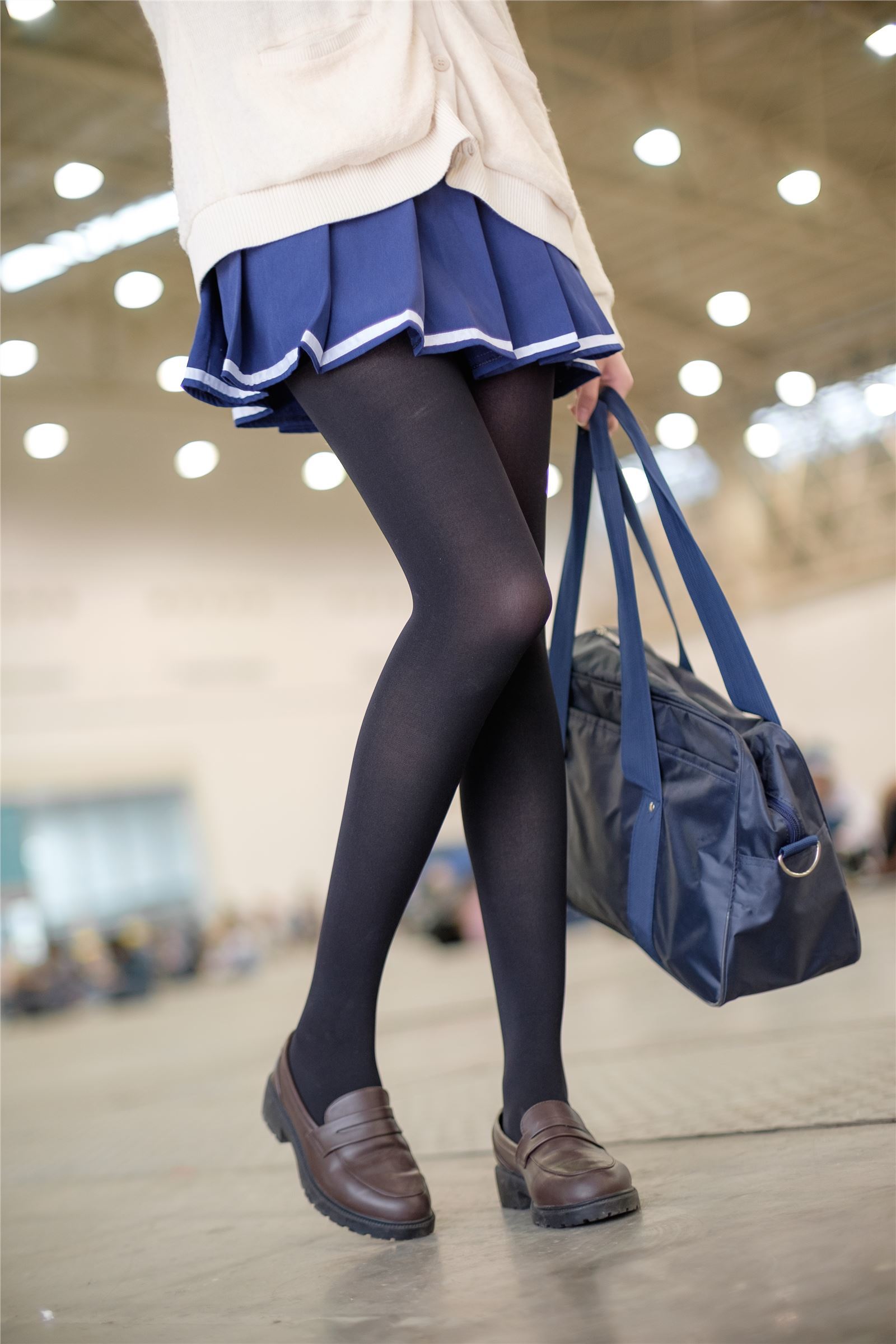 森萝财团写真 – FREE-004