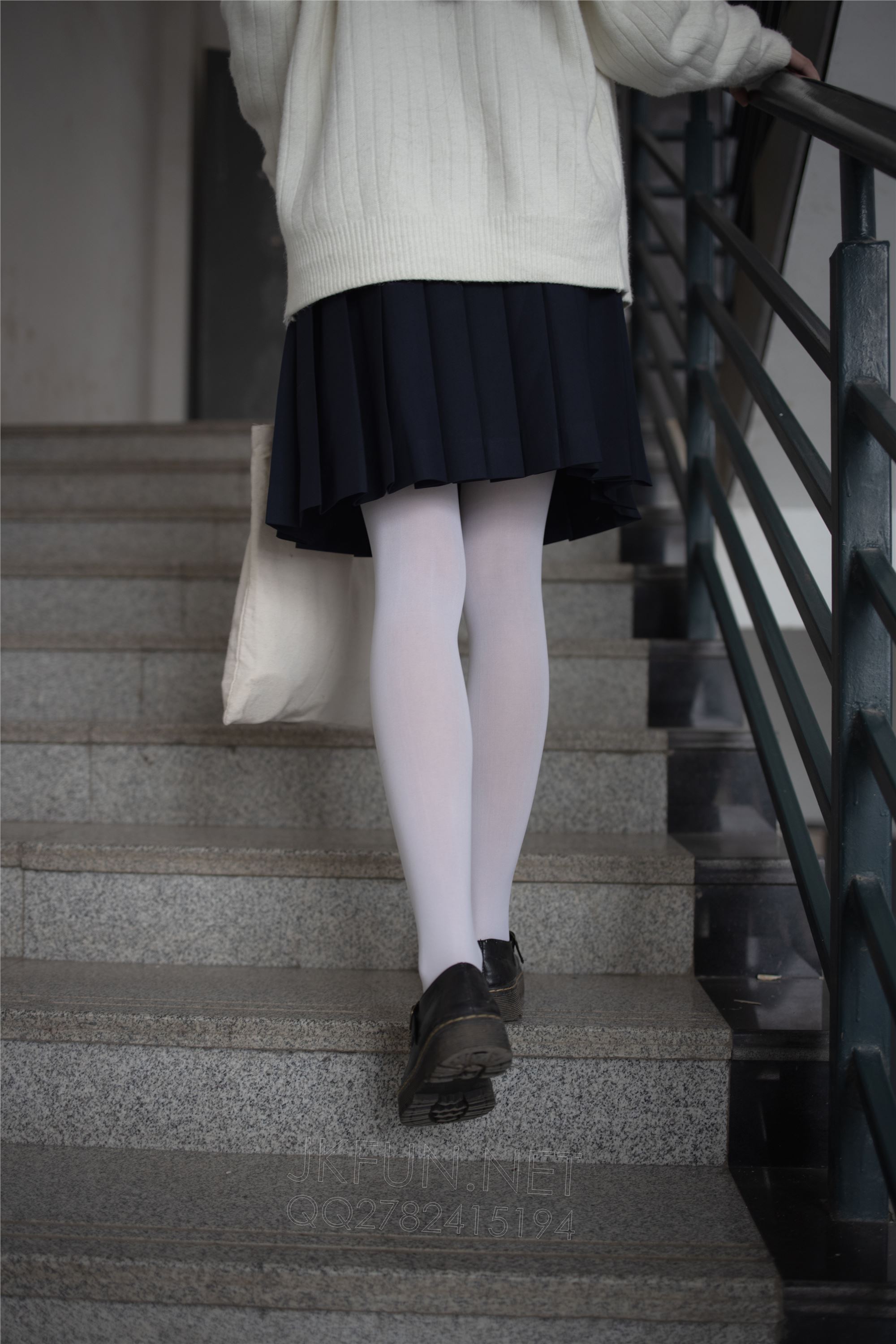 [森萝财团]萝莉丝足写真 JKFUN-001 甜米 纯纯的白丝学妹