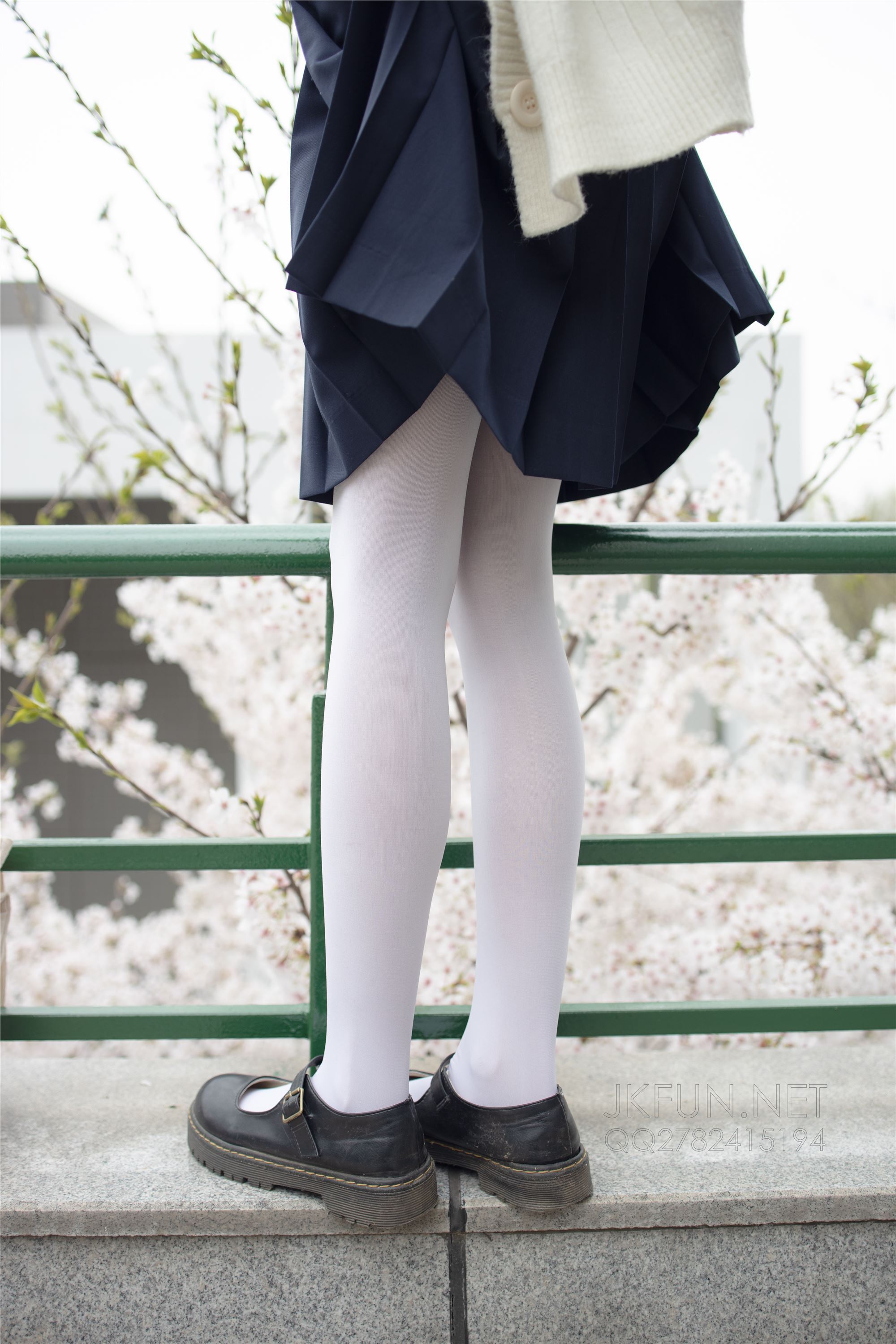 [森萝财团]萝莉丝足写真 JKFUN-001 甜米 纯纯的白丝学妹