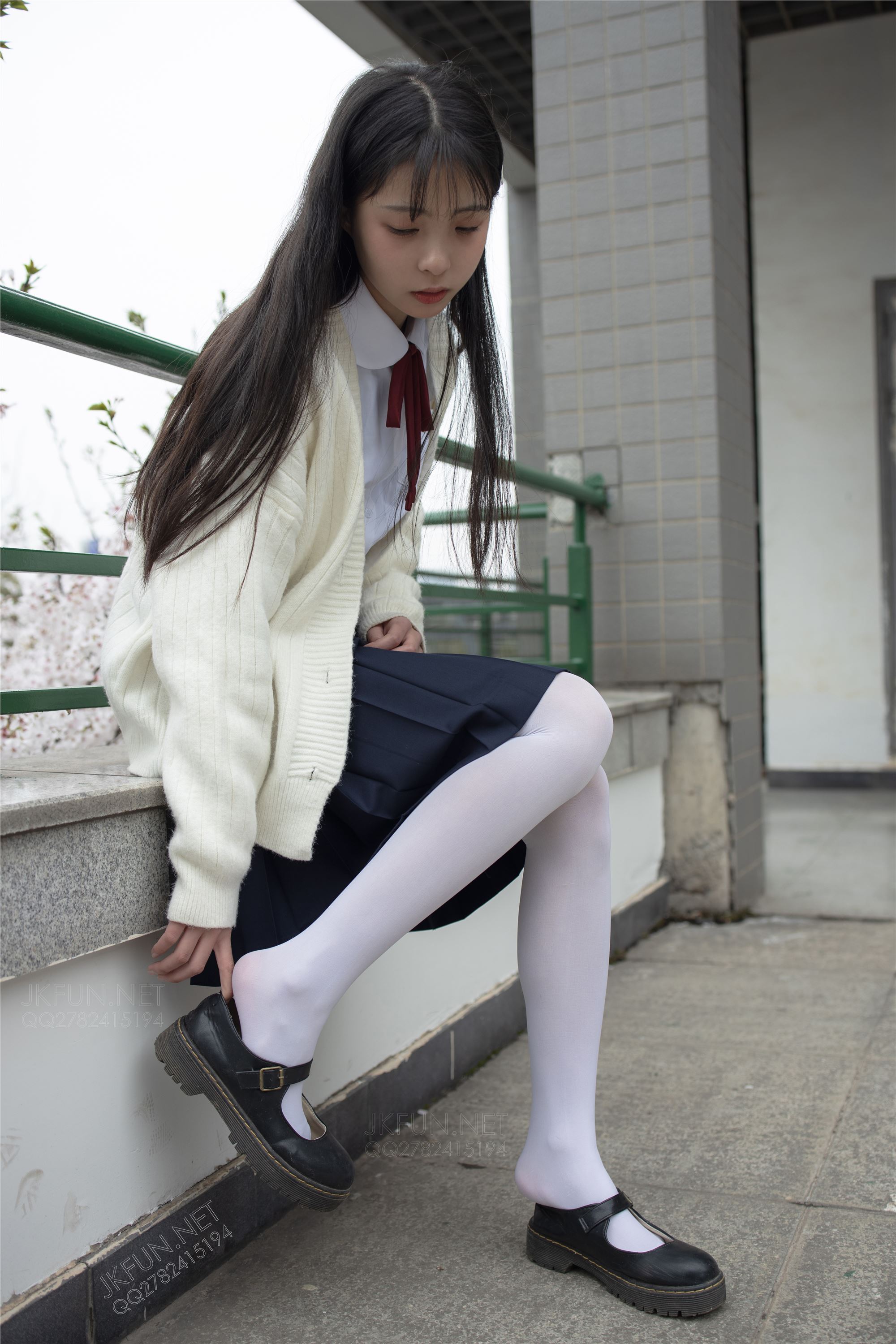 [森萝财团]萝莉丝足写真 JKFUN-001 甜米 纯纯的白丝学妹