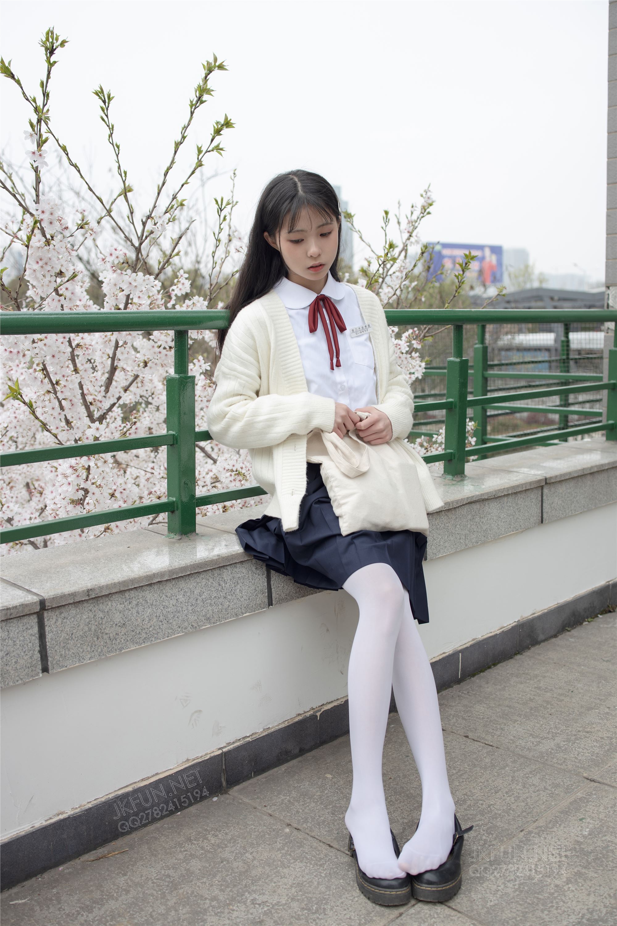 [森萝财团]萝莉丝足写真 JKFUN-001 甜米 纯纯的白丝学妹