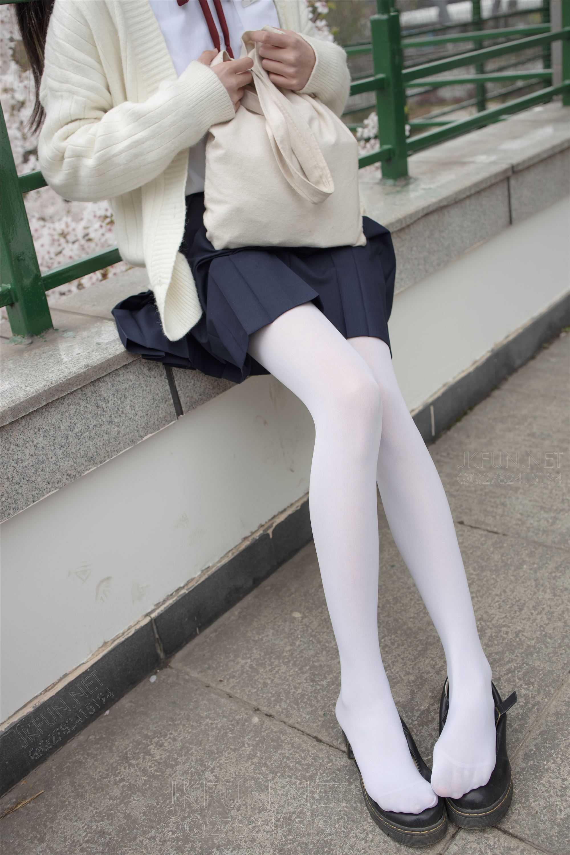 [森萝财团]萝莉丝足写真 JKFUN-001 甜米 纯纯的白丝学妹