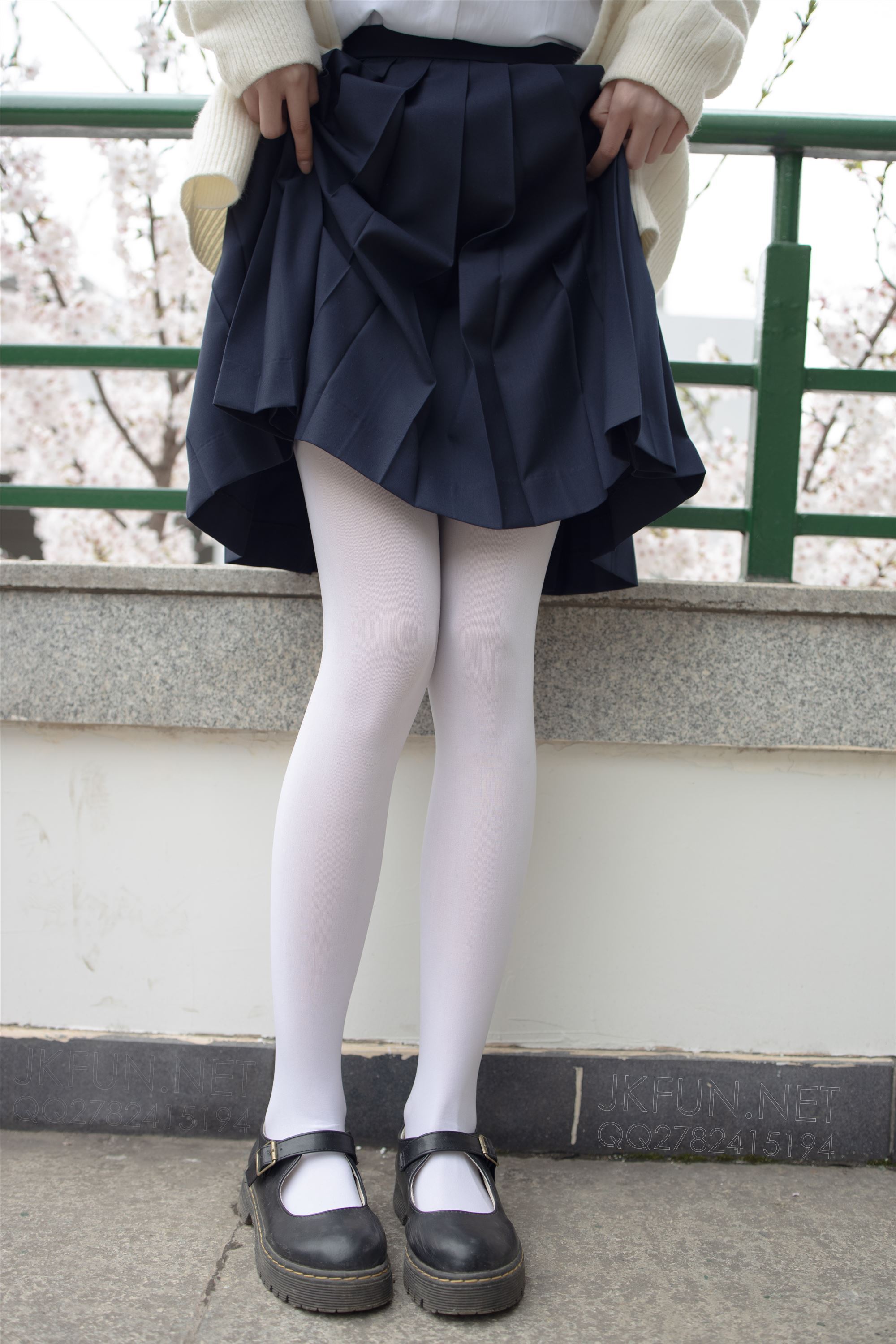 [森萝财团]萝莉丝足写真 JKFUN-001 甜米 纯纯的白丝学妹