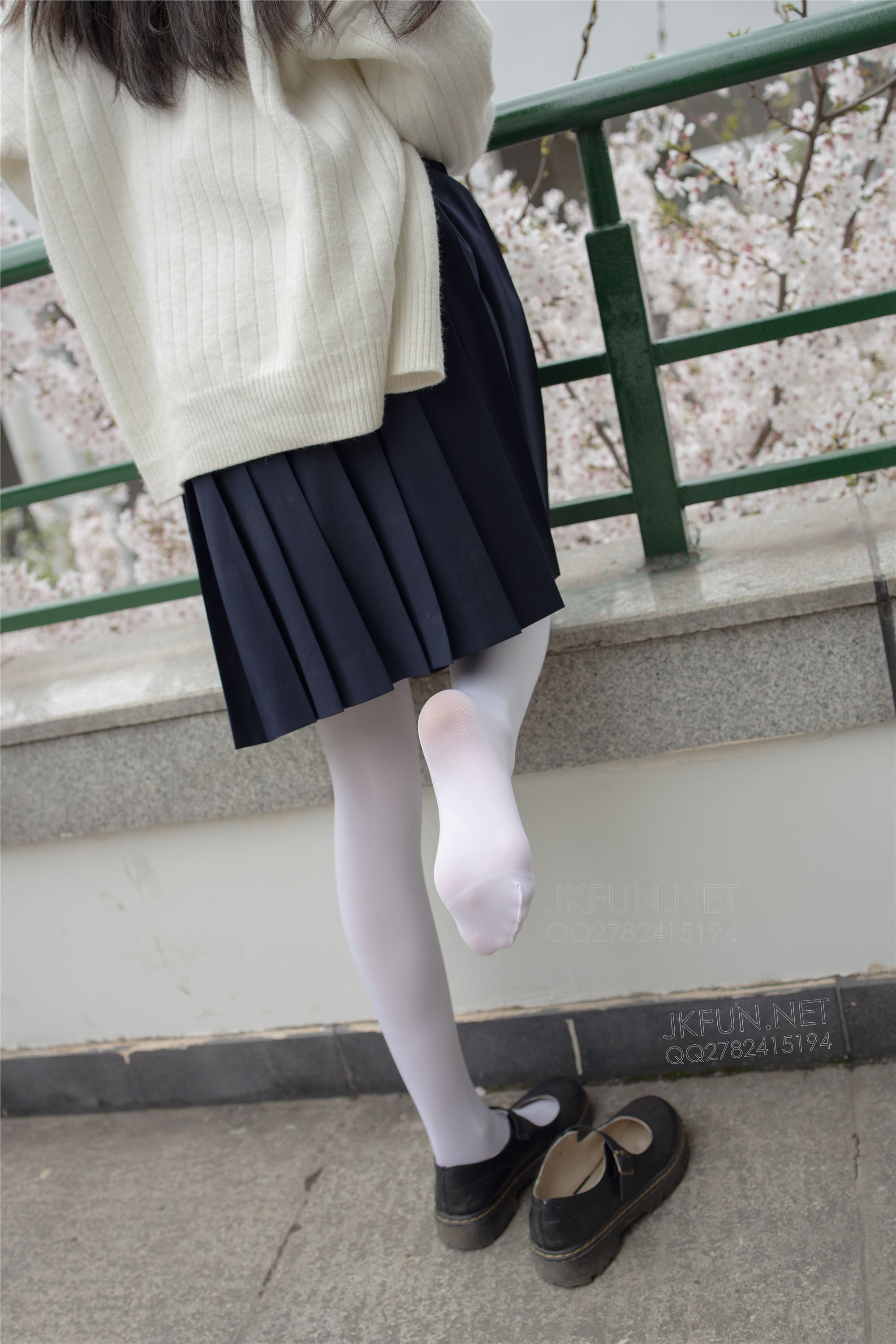 [森萝财团]萝莉丝足写真 JKFUN-001 甜米 纯纯的白丝学妹