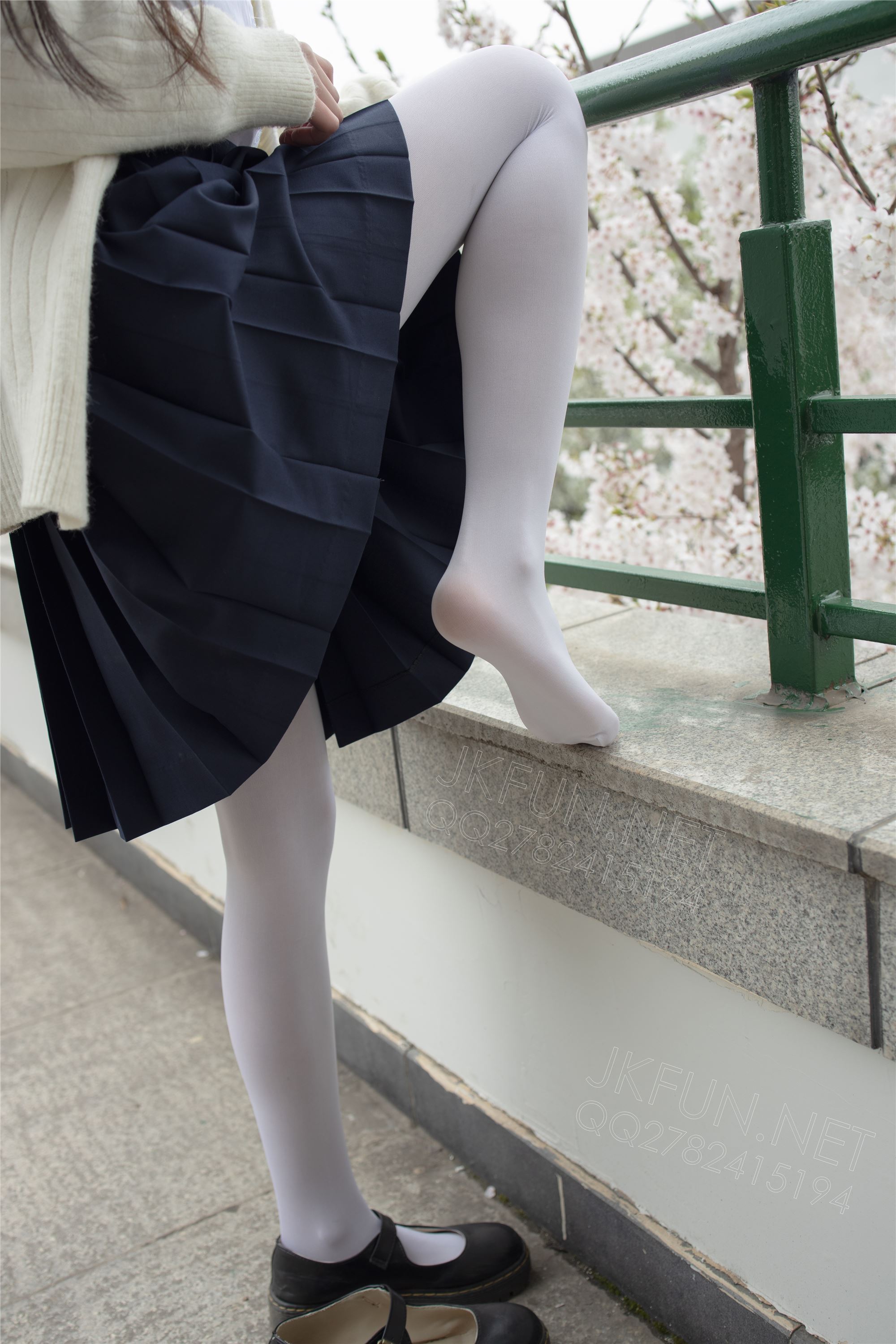 [森萝财团]萝莉丝足写真 JKFUN-001 甜米 纯纯的白丝学妹